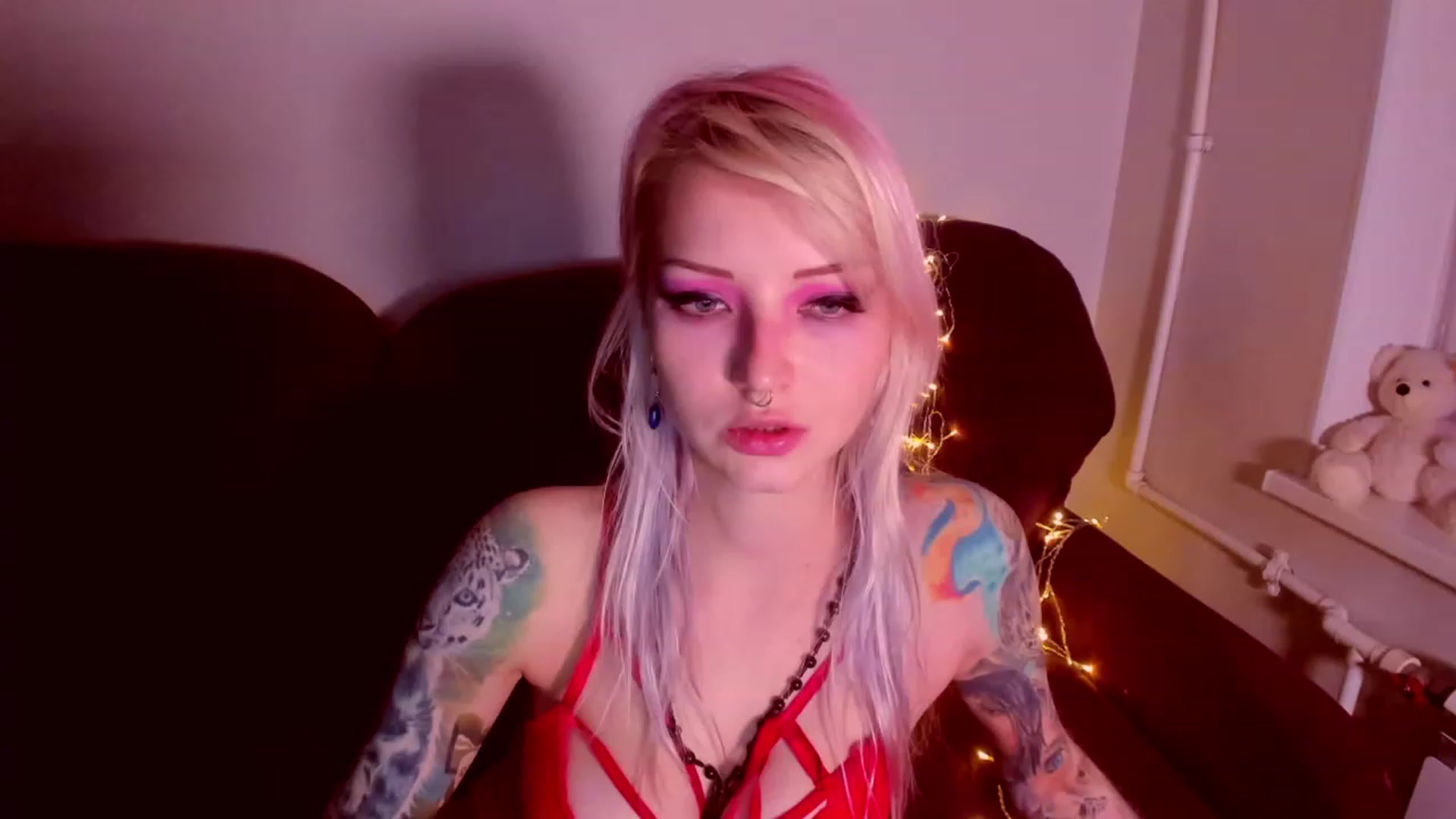 Gallery image thumbnail from LoreLaye1's myfreecams stream on, 11/14/2022, 16:19 image 19 of 20