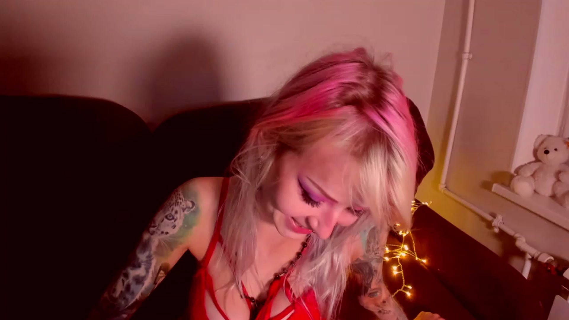 Gallery image thumbnail from LoreLaye1's myfreecams stream on, 11/14/2022, 16:19 image 3 of 20