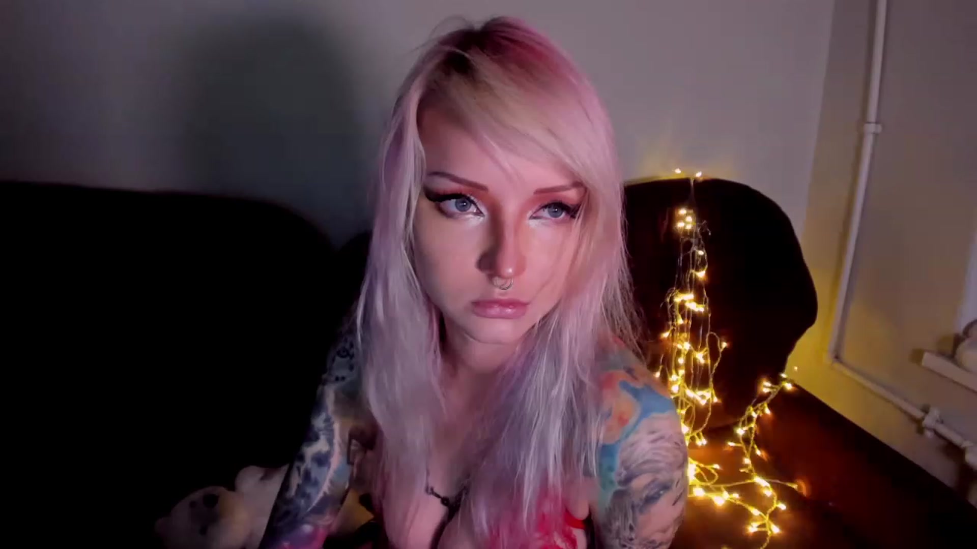 Gallery image thumbnail from LoreLaye1's myfreecams stream on, 11/15/2022, 06:56 image 18 of 20