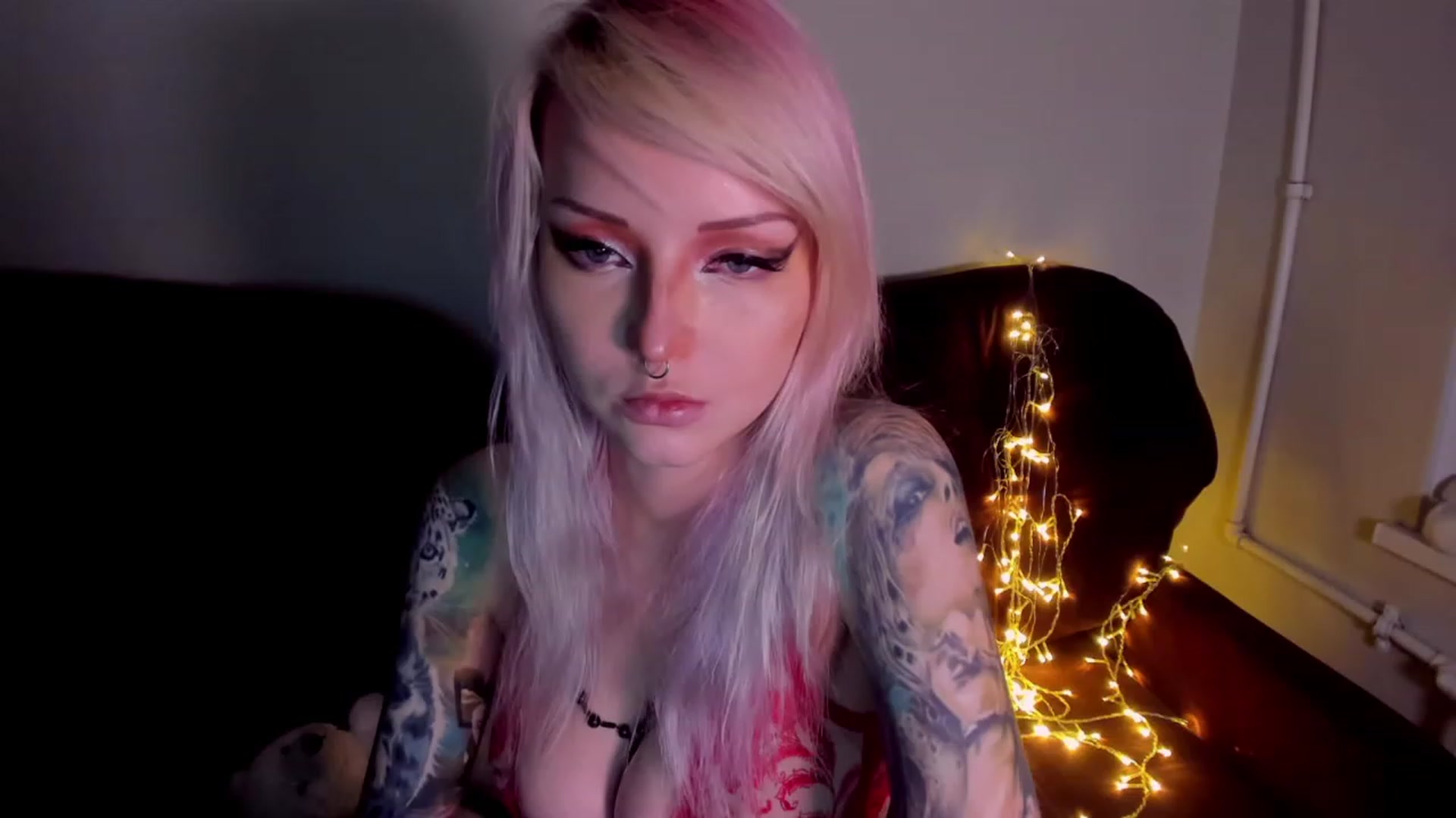 Gallery image thumbnail from LoreLaye1's myfreecams stream on, 11/15/2022, 06:56 image 19 of 20