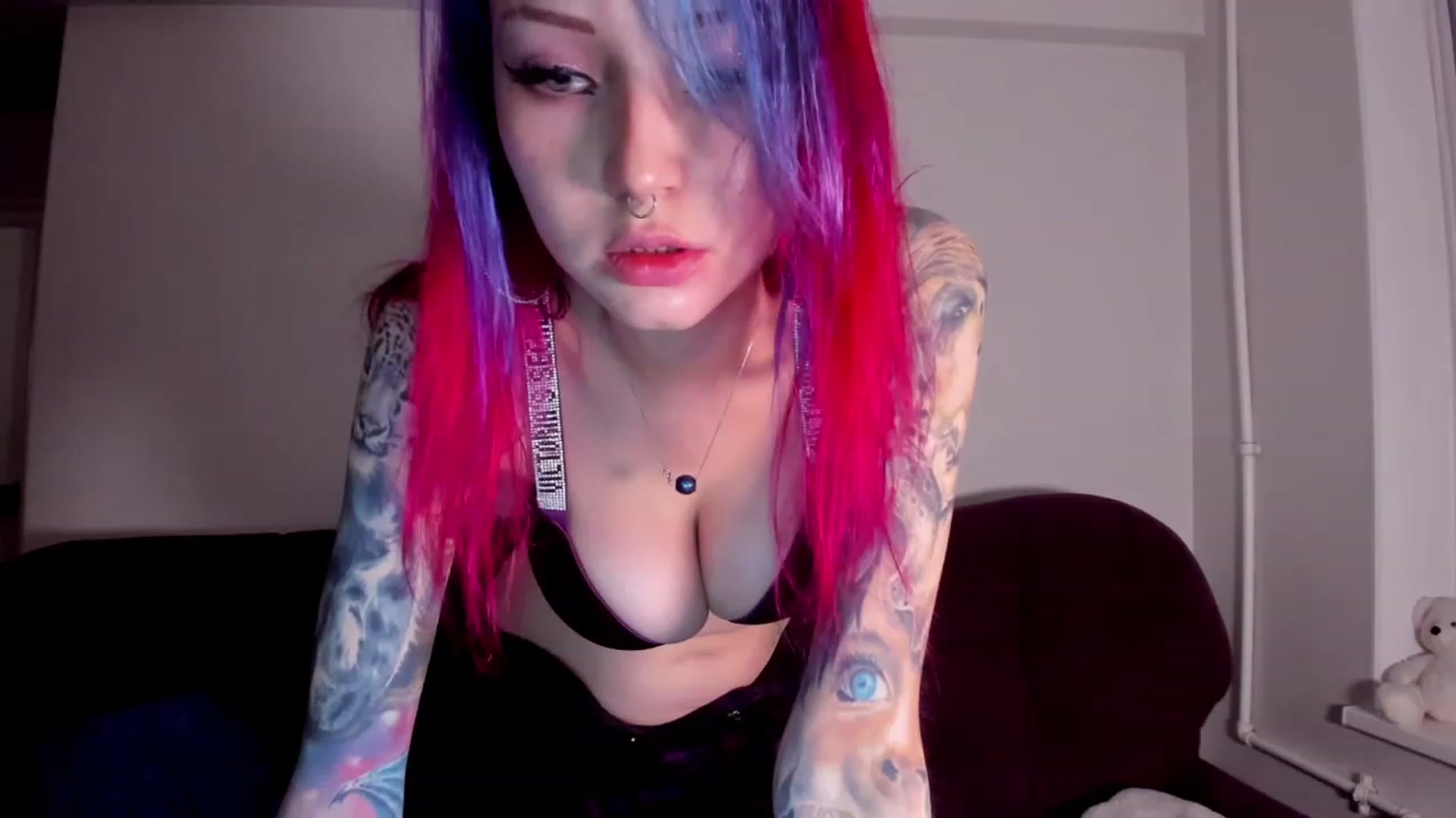 Gallery image thumbnail from LoreLaye1's myfreecams stream on, 11/17/2022, 14:55 image 17 of 20