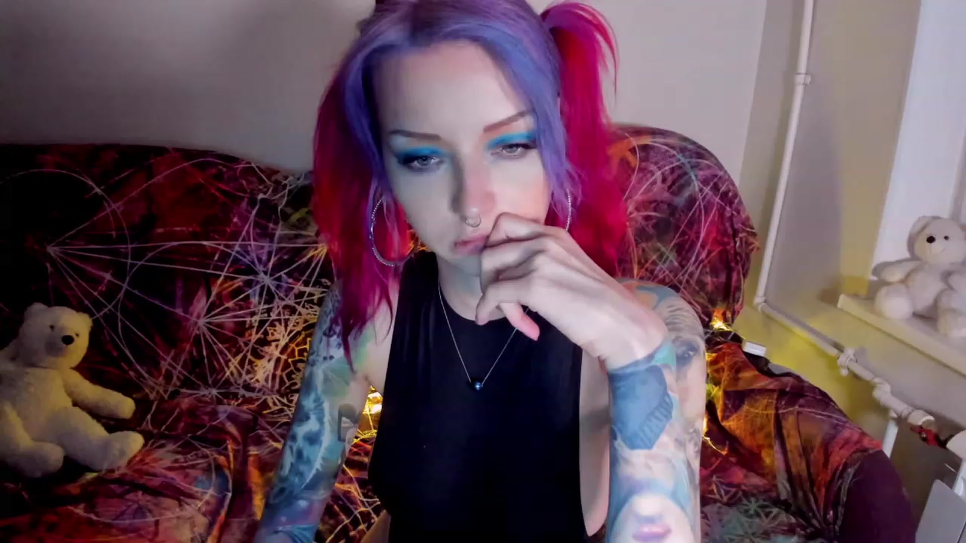 Gallery image thumbnail from LoreLaye1's myfreecams stream on, 11/19/2022, 12:41 image 1 of 20