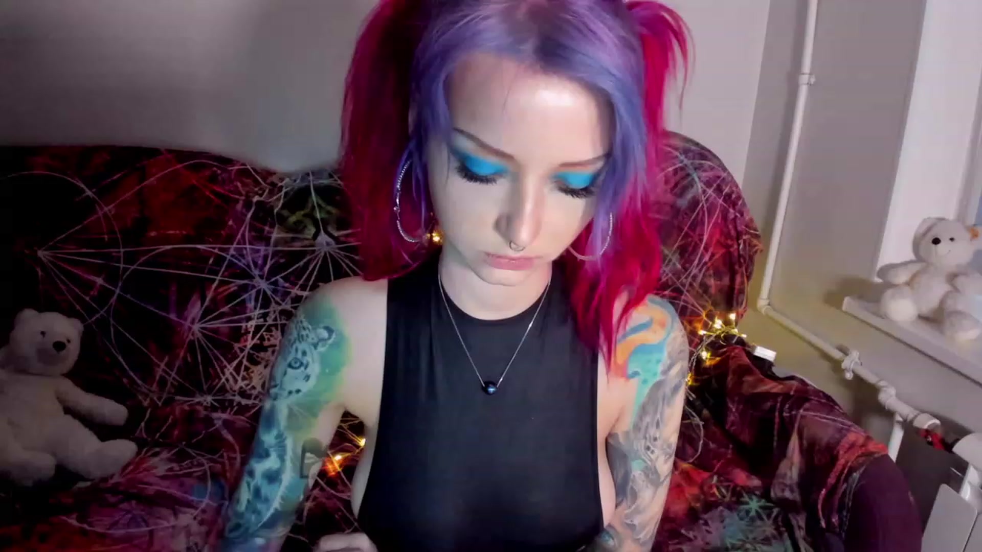 Gallery image thumbnail from LoreLaye1's myfreecams stream on, 11/19/2022, 12:41 image 10 of 20