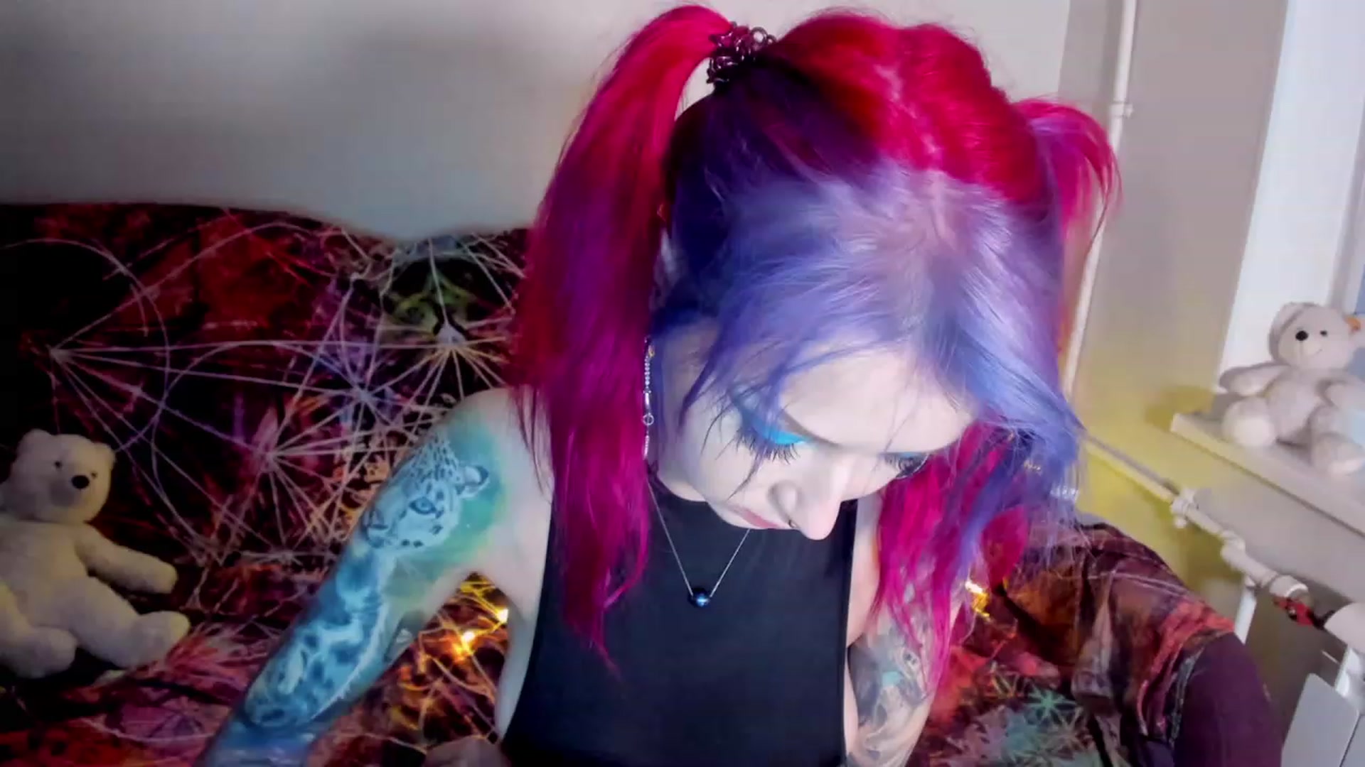 Gallery image thumbnail from LoreLaye1's myfreecams stream on, 11/19/2022, 12:41 image 12 of 20