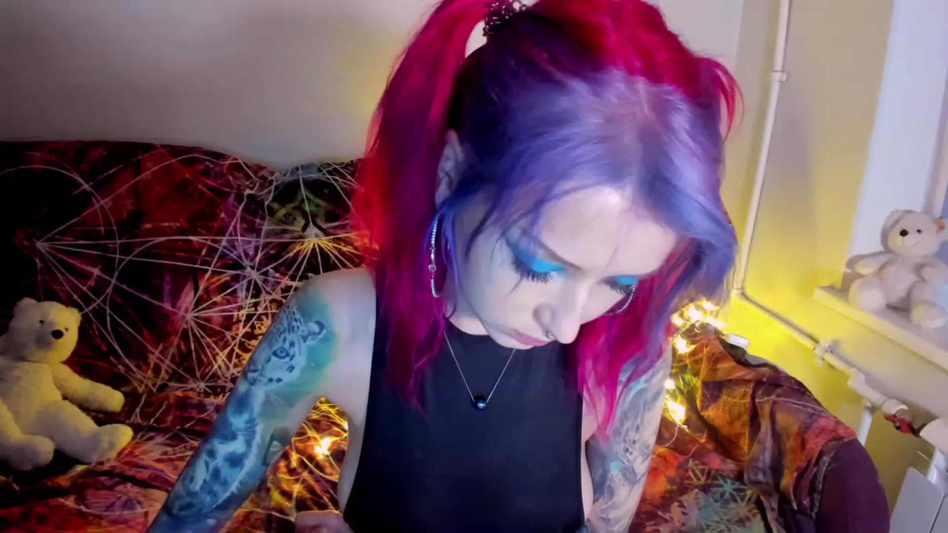 Gallery image thumbnail from LoreLaye1's myfreecams stream on, 11/19/2022, 12:41 image 13 of 20