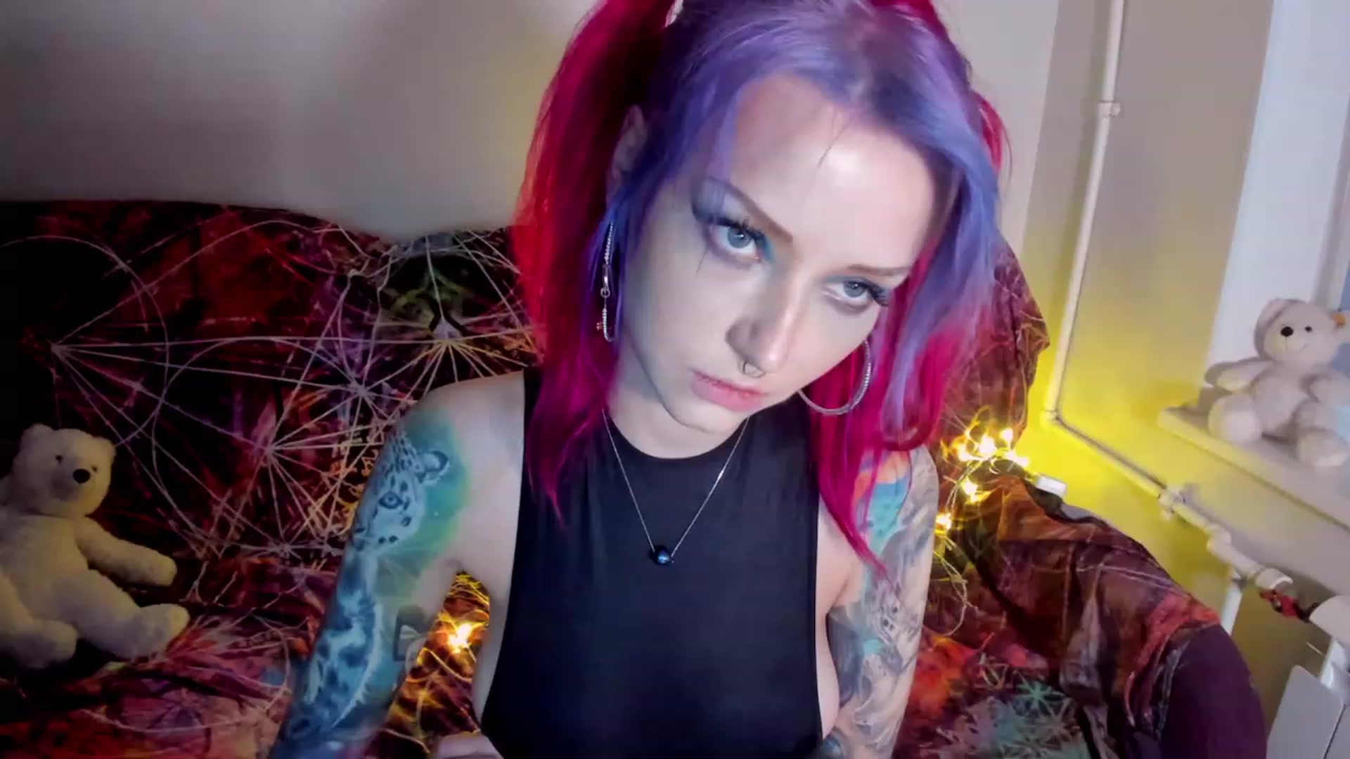 Gallery image thumbnail from LoreLaye1's myfreecams stream on, 11/19/2022, 12:41 image 9 of 20