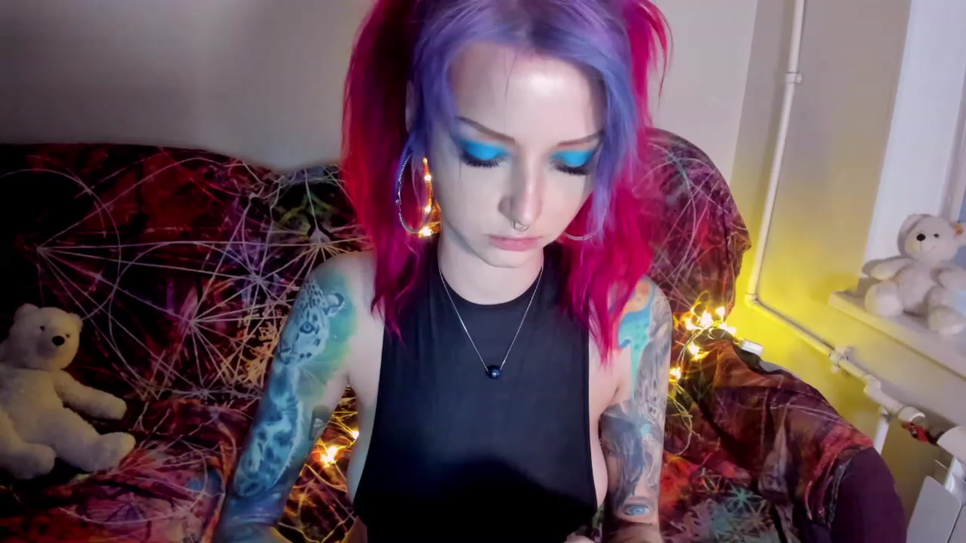 Gallery image thumbnail from LoreLaye1's myfreecams stream on, 11/19/2022, 12:41 image 17 of 20