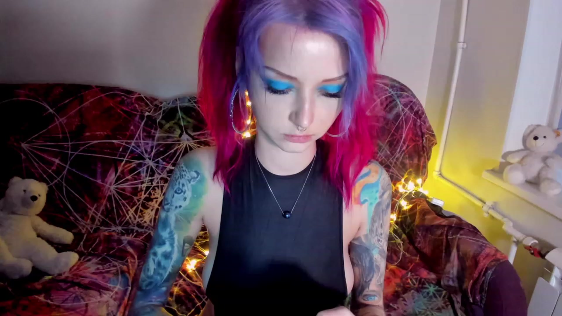 Gallery image thumbnail from LoreLaye1's myfreecams stream on, 11/19/2022, 12:41 image 18 of 20