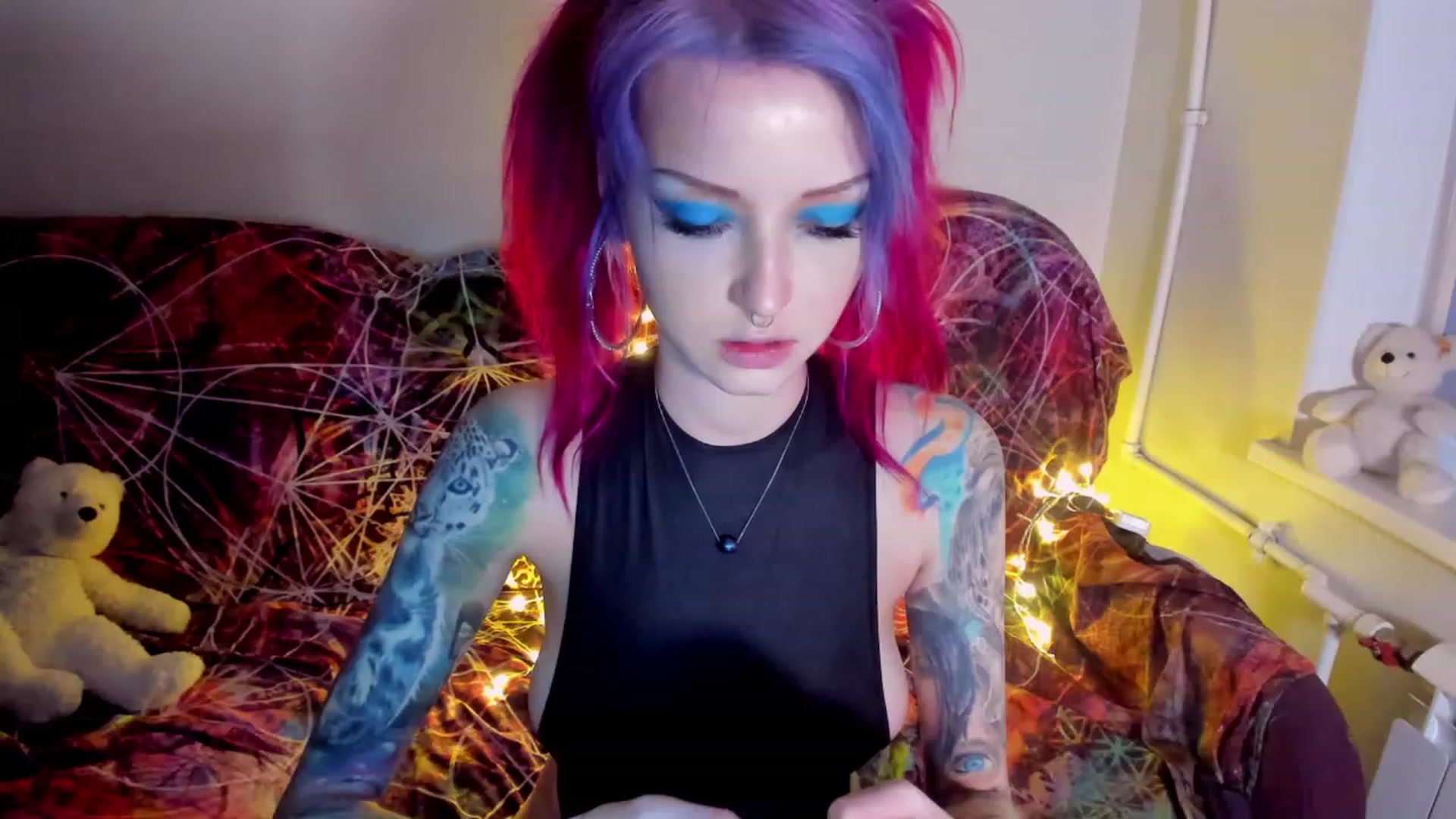 Gallery image thumbnail from LoreLaye1's myfreecams stream on, 11/19/2022, 12:41 image 7 of 20