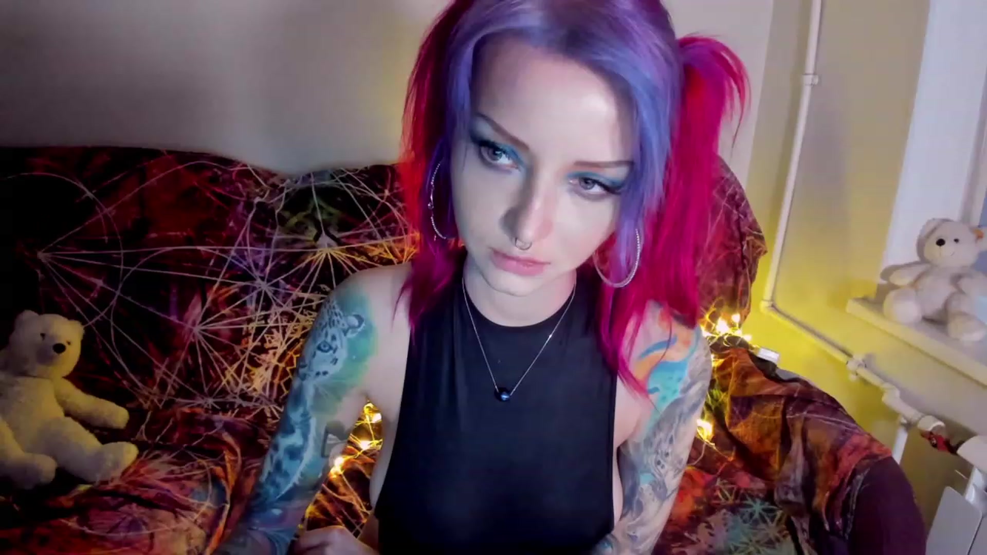 Gallery image thumbnail from LoreLaye1's myfreecams stream on, 11/19/2022, 12:41 image 5 of 20
