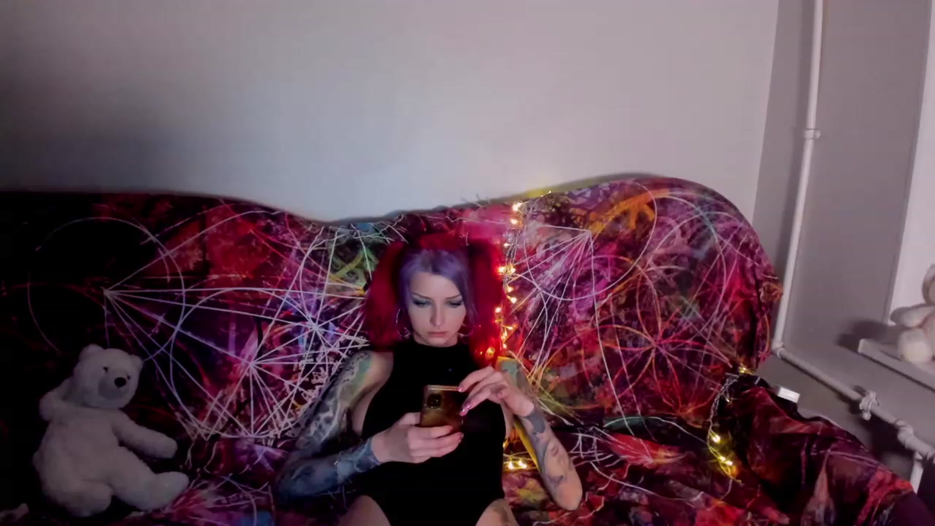Gallery image thumbnail from LoreLaye1's myfreecams stream on, 11/19/2022, 13:49 image 12 of 20