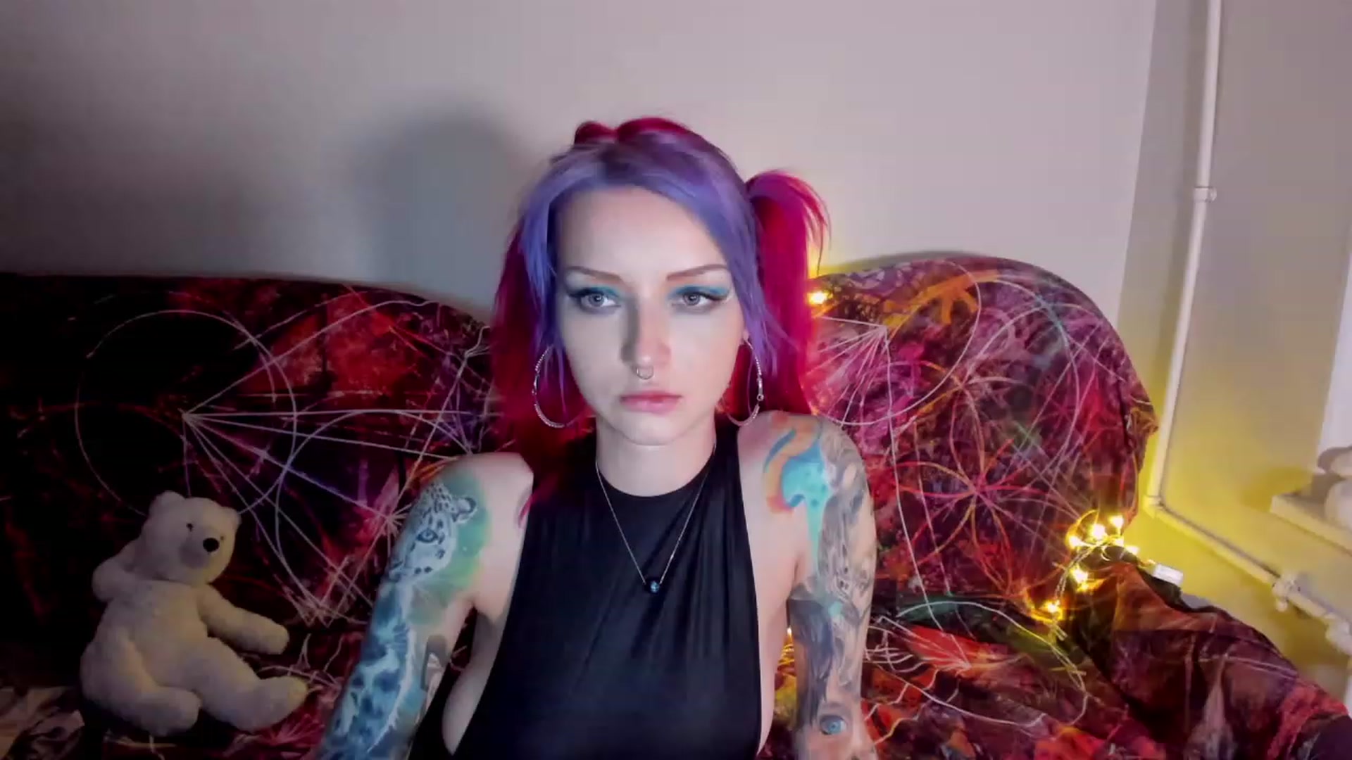 Gallery image thumbnail from LoreLaye1's myfreecams stream on, 11/19/2022, 13:49 image 16 of 20