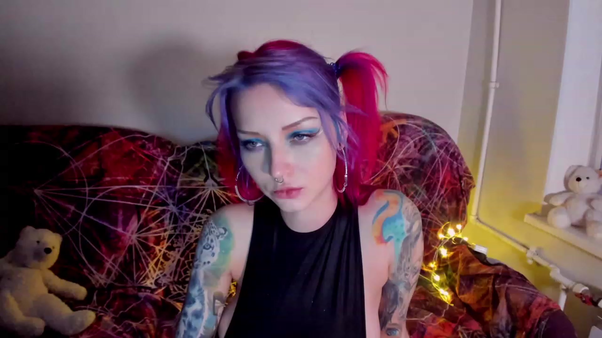 Gallery image thumbnail from LoreLaye1's myfreecams stream on, 11/19/2022, 13:49 image 18 of 20