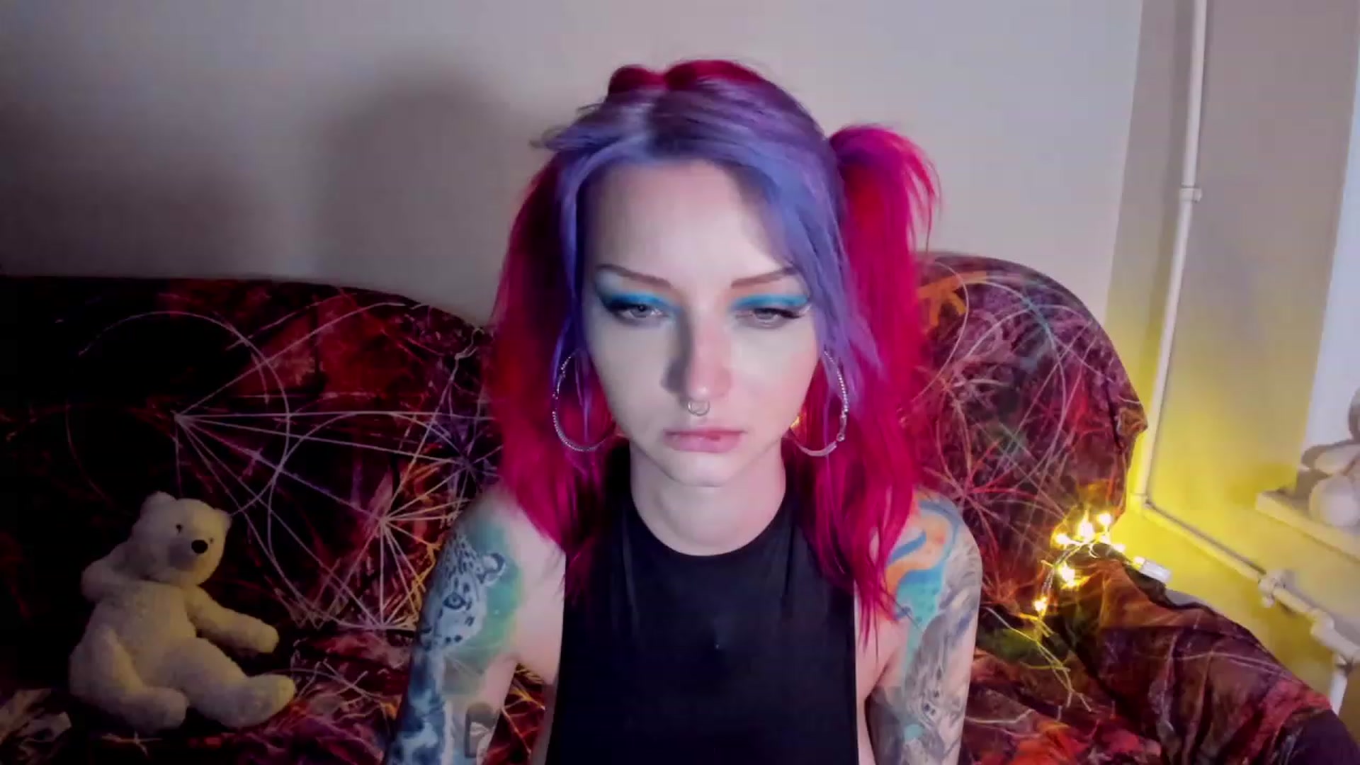 Gallery image thumbnail from LoreLaye1's myfreecams stream on, 11/19/2022, 14:20 image 8 of 20