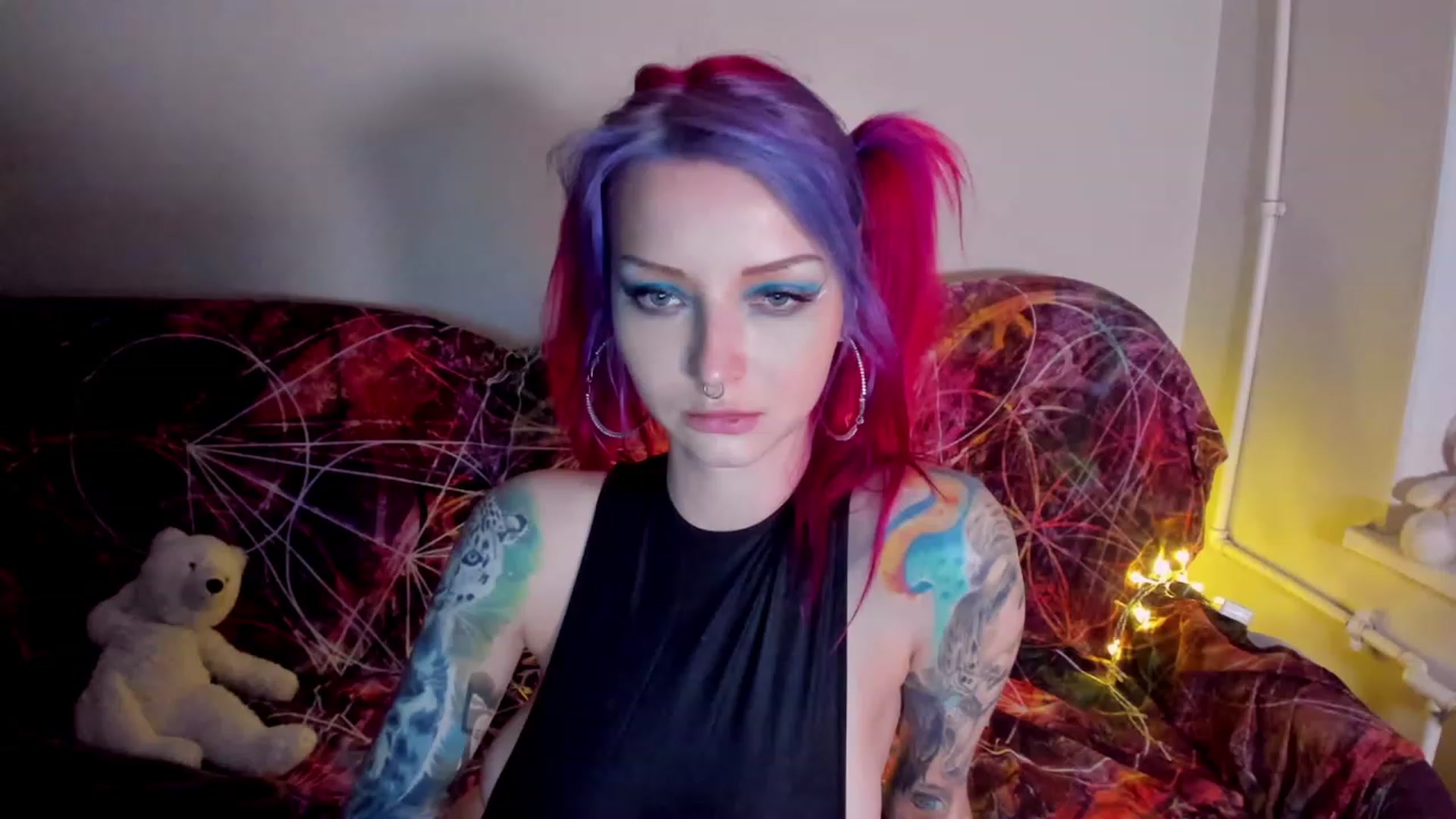 Gallery image thumbnail from LoreLaye1's myfreecams stream on, 11/19/2022, 14:20 image 17 of 20