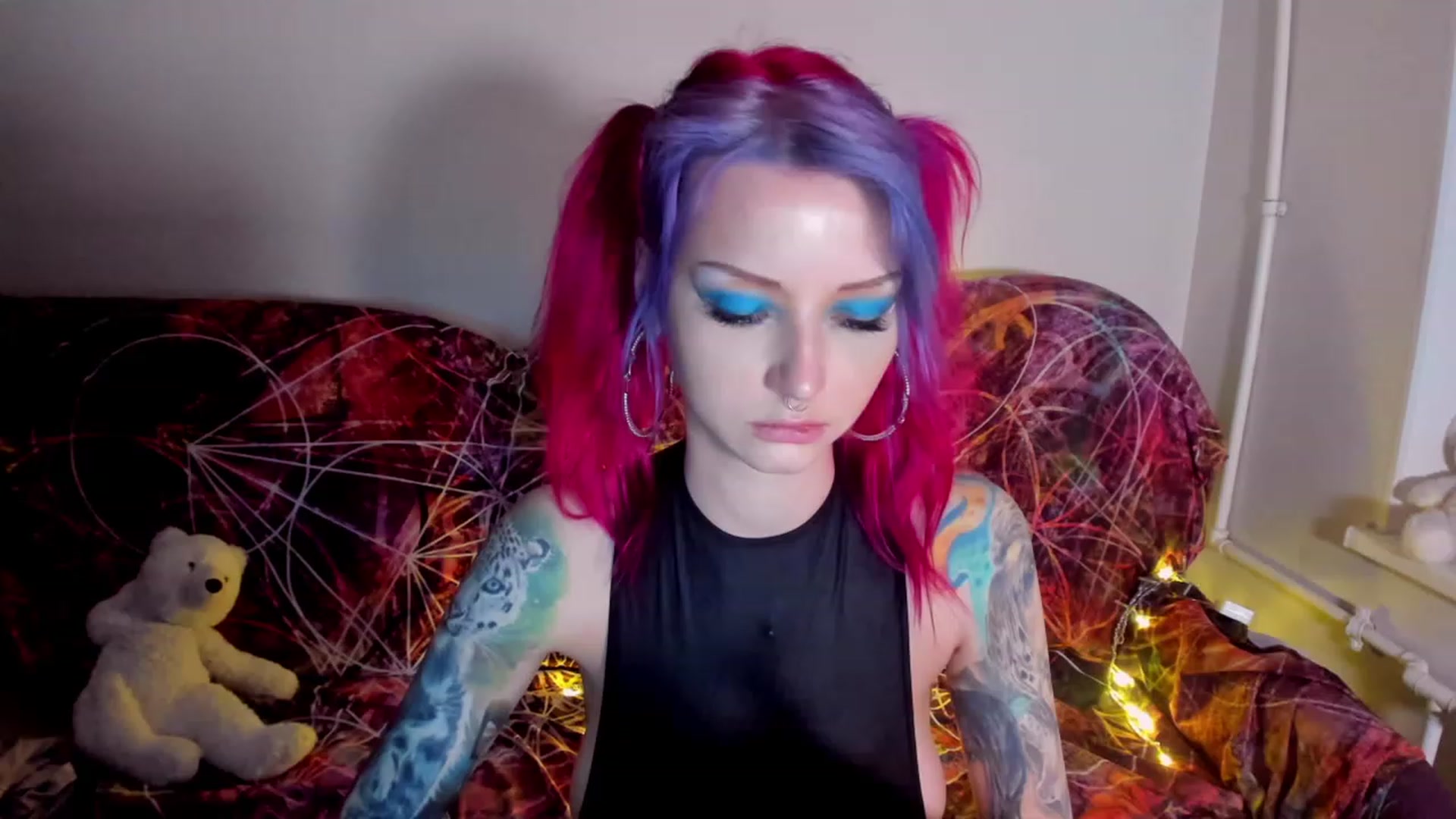 Gallery image thumbnail from LoreLaye1's myfreecams stream on, 11/19/2022, 14:20 image 9 of 20