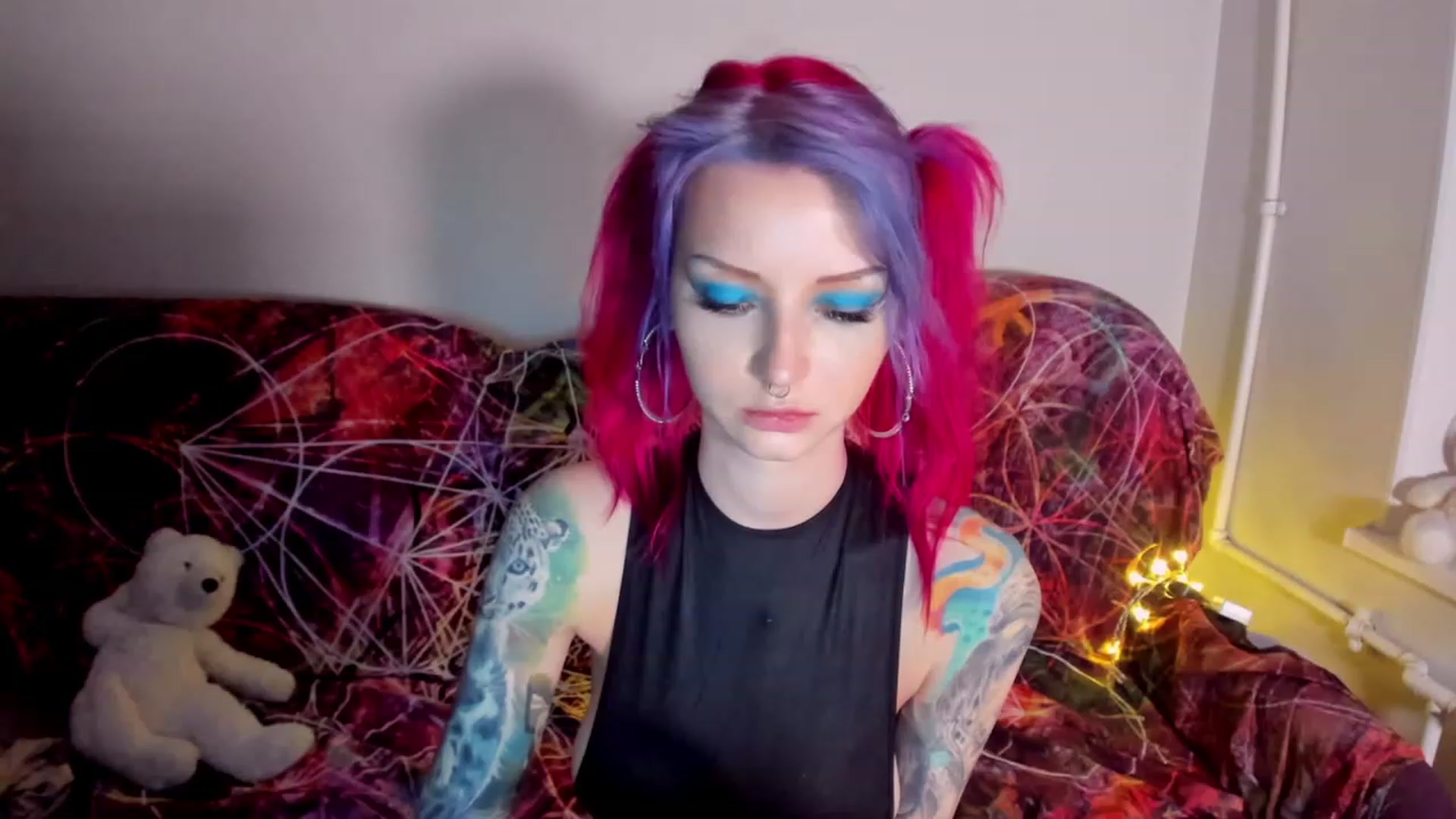 Gallery image thumbnail from LoreLaye1's myfreecams stream on, 11/19/2022, 14:20 image 1 of 20