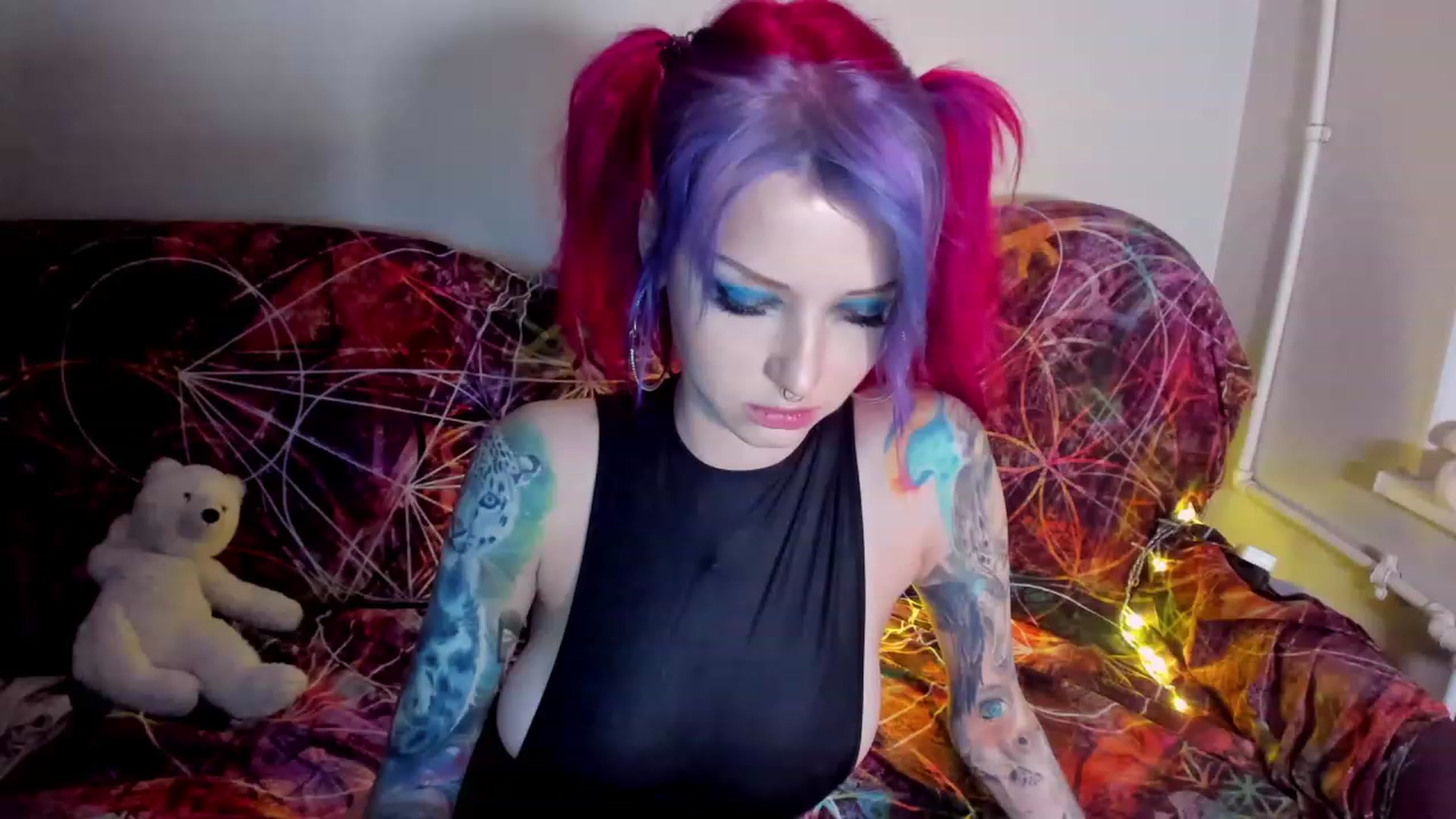 Gallery image thumbnail from LoreLaye1's myfreecams stream on, 11/19/2022, 15:09 image 2 of 20