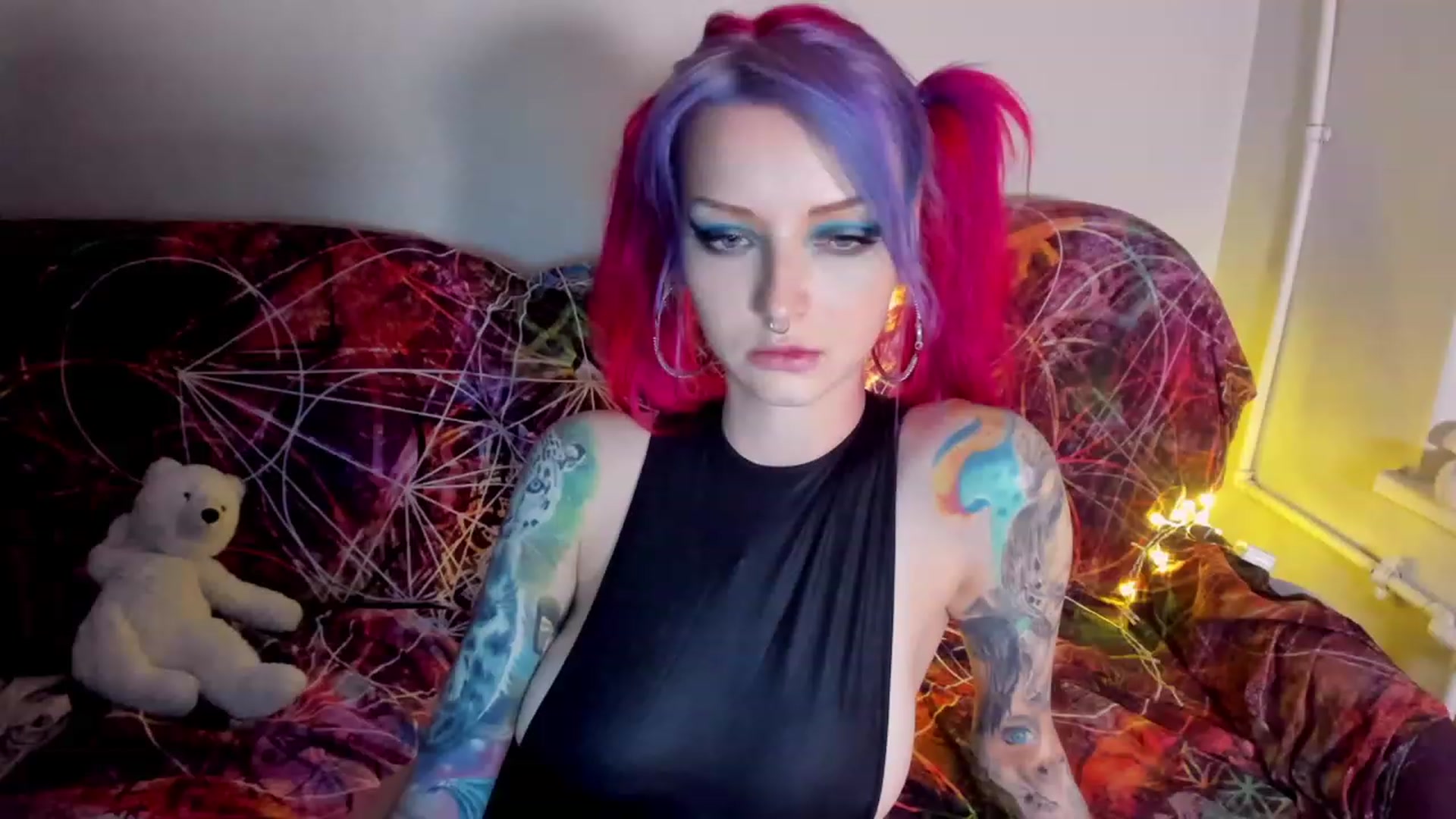 Gallery image thumbnail from LoreLaye1's myfreecams stream on, 11/19/2022, 15:09 image 8 of 20
