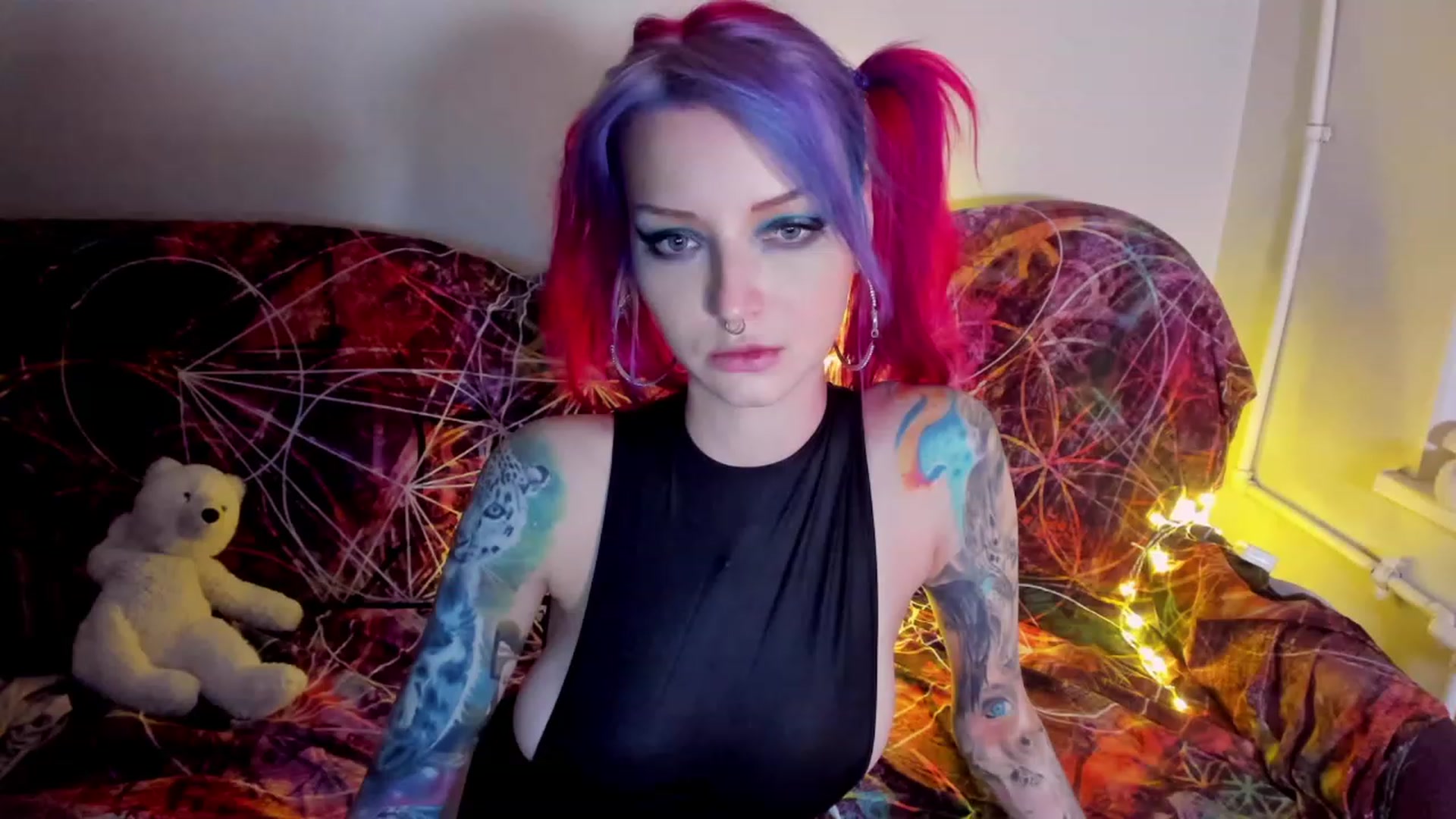 Gallery image thumbnail from LoreLaye1's myfreecams stream on, 11/19/2022, 15:09 image 5 of 20