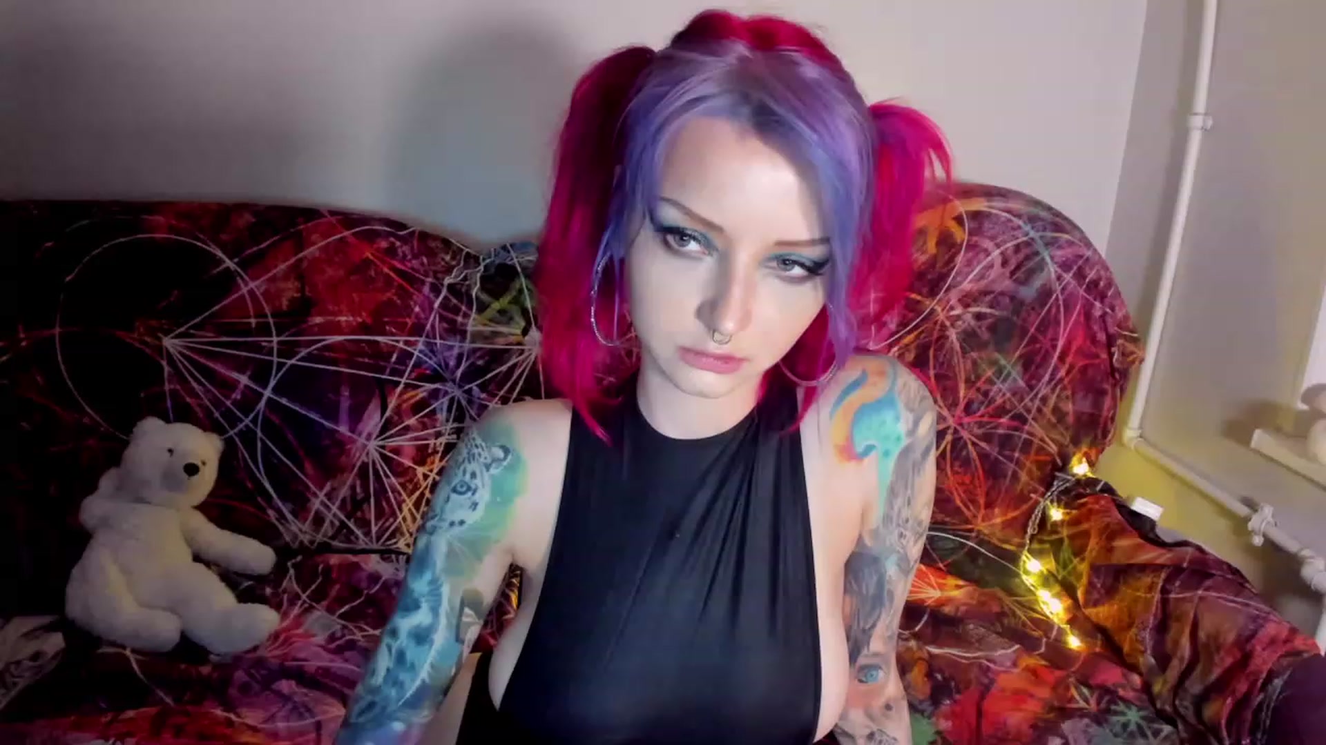 Gallery image thumbnail from LoreLaye1's myfreecams stream on, 11/19/2022, 15:09 image 17 of 20