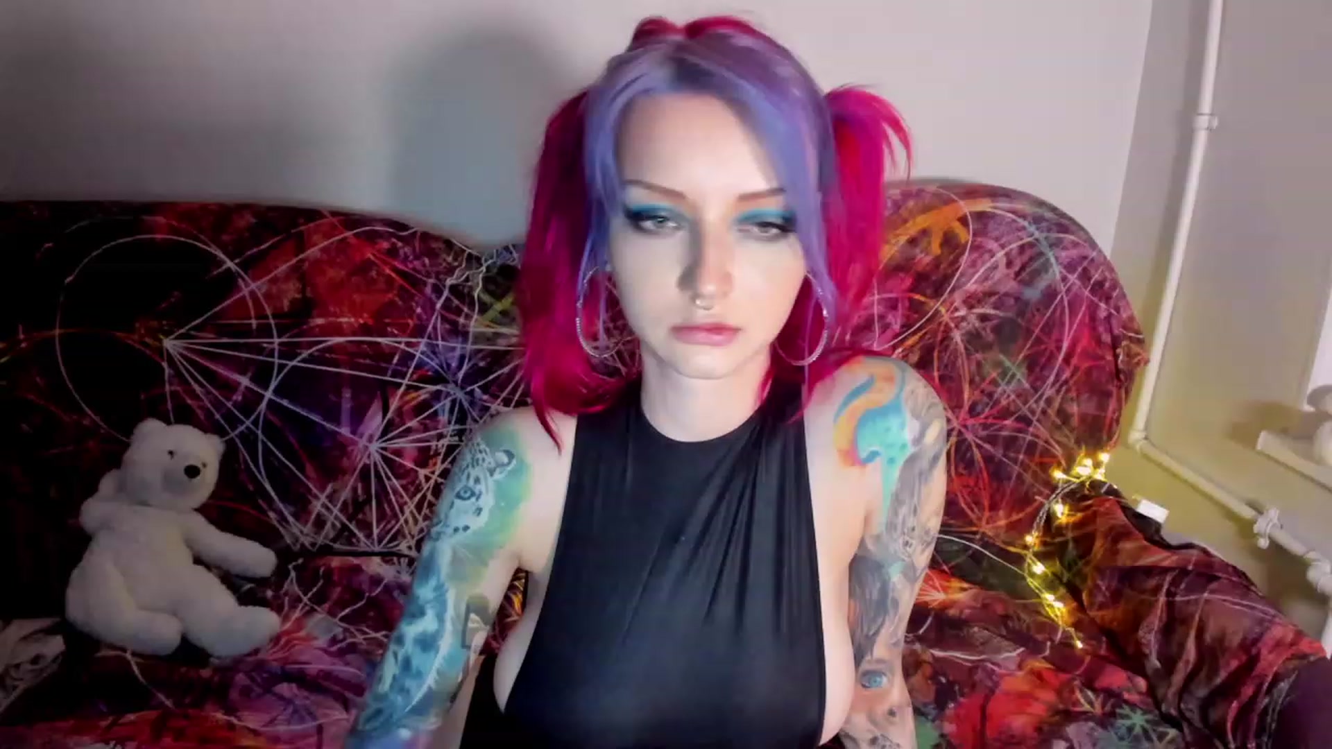 Gallery image thumbnail from LoreLaye1's myfreecams stream on, 11/19/2022, 15:09 image 18 of 20