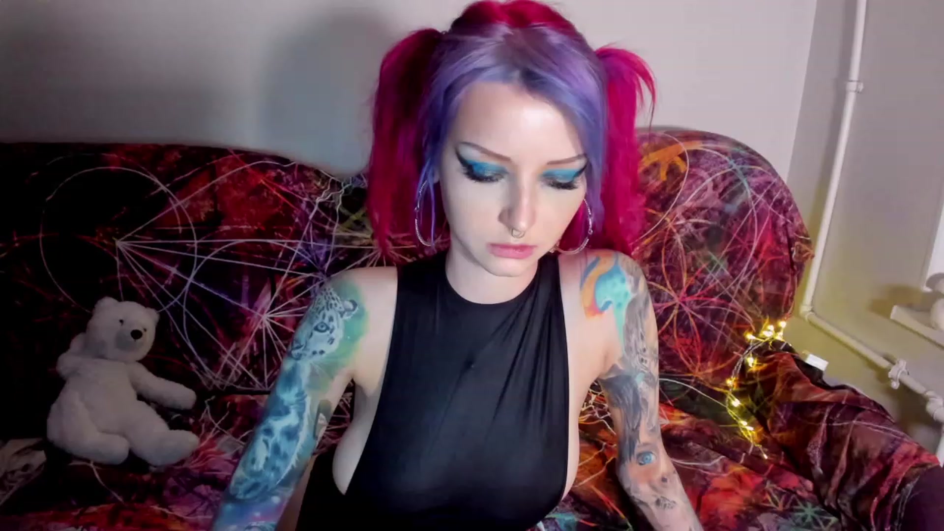 Gallery image thumbnail from LoreLaye1's myfreecams stream on, 11/19/2022, 15:09 image 4 of 20