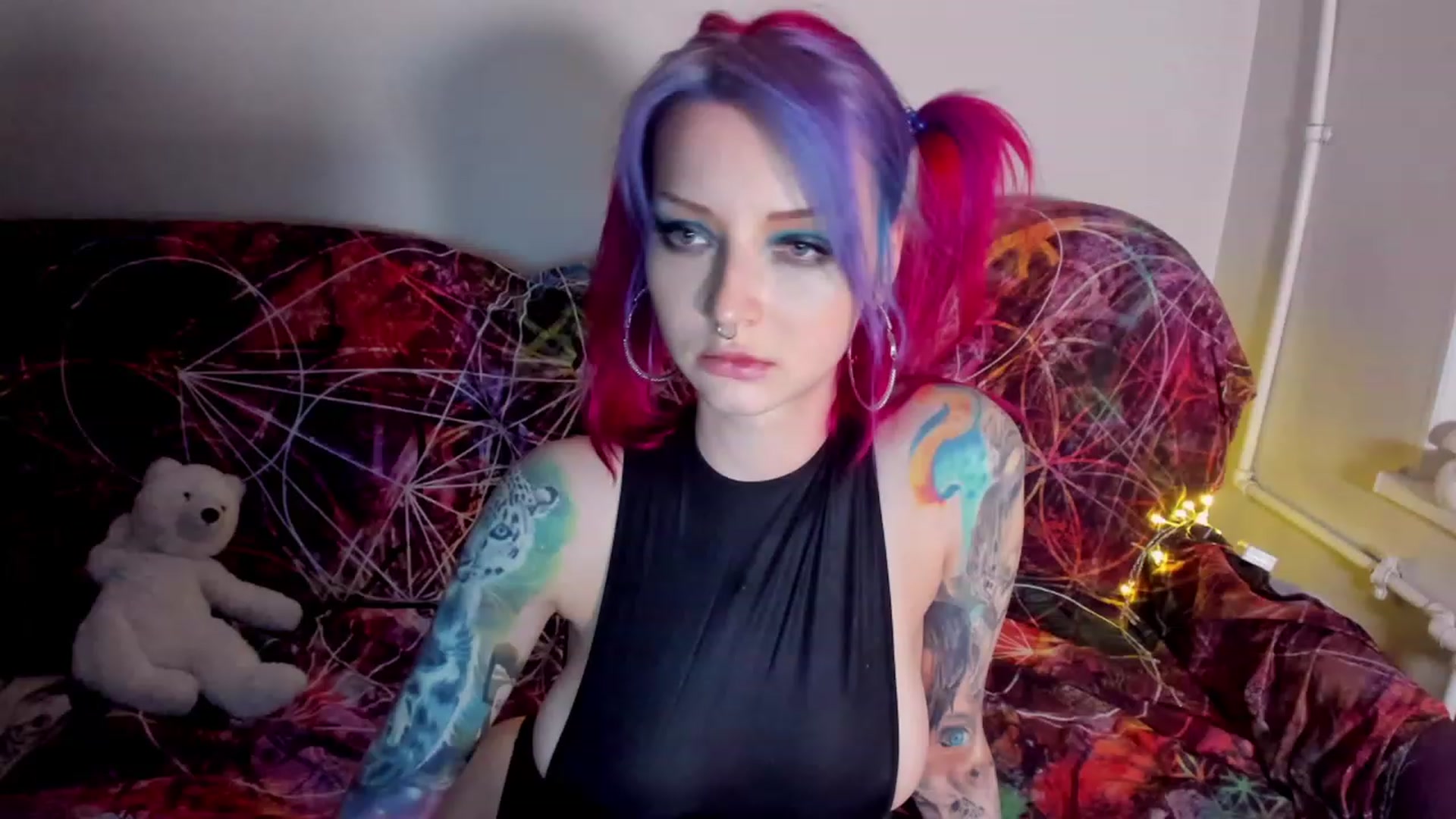 Gallery image thumbnail from LoreLaye1's myfreecams stream on, 11/19/2022, 15:09 image 16 of 20