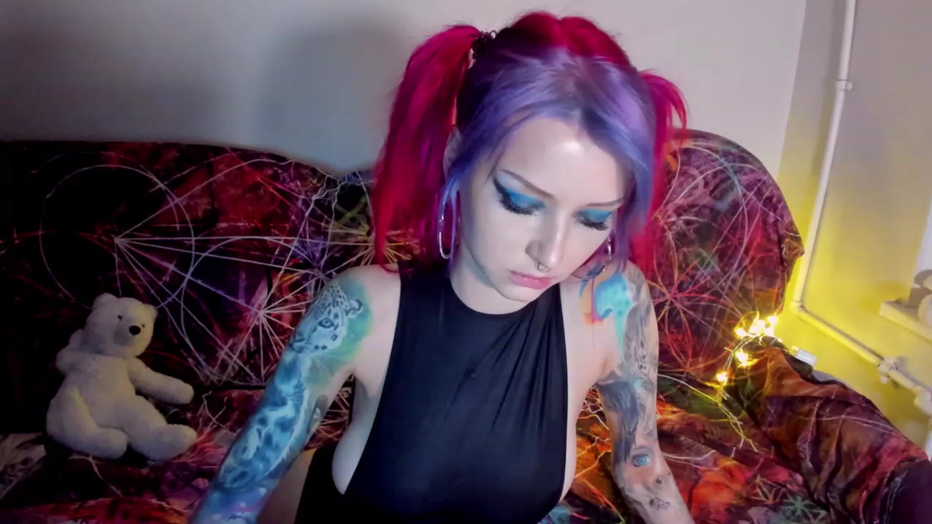 Gallery image thumbnail from LoreLaye1's myfreecams stream on, 11/19/2022, 15:09 image 6 of 20