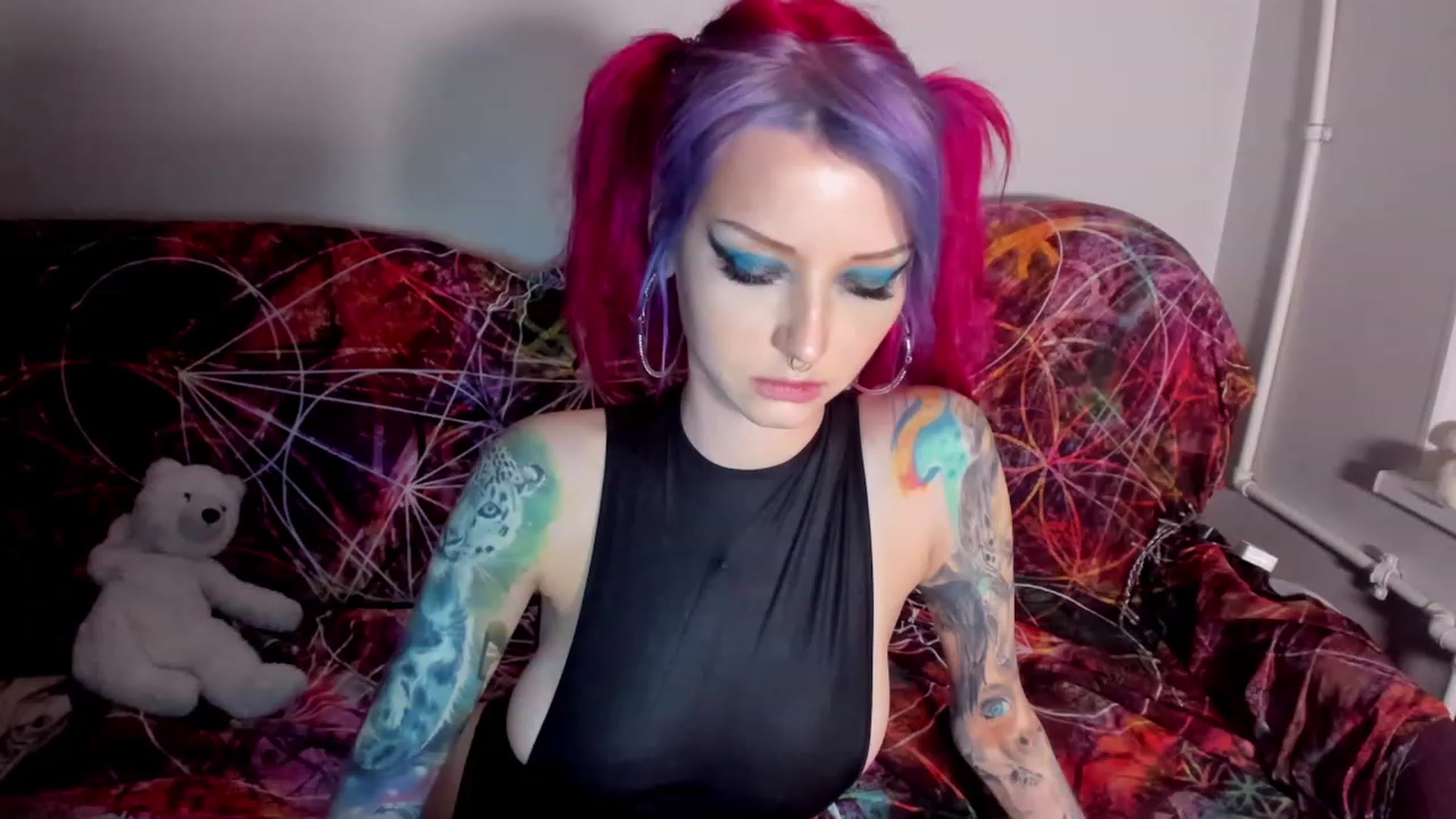 Gallery image thumbnail from LoreLaye1's myfreecams stream on, 11/19/2022, 15:09 image 3 of 20