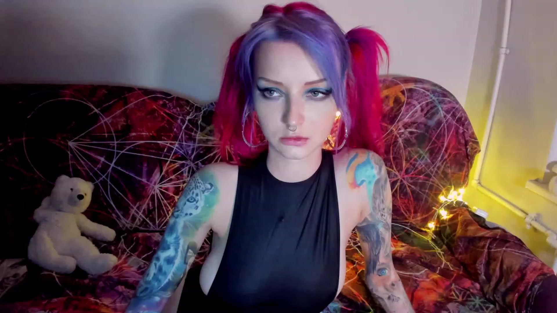Gallery image thumbnail from LoreLaye1's myfreecams stream on, 11/19/2022, 15:09 image 7 of 20