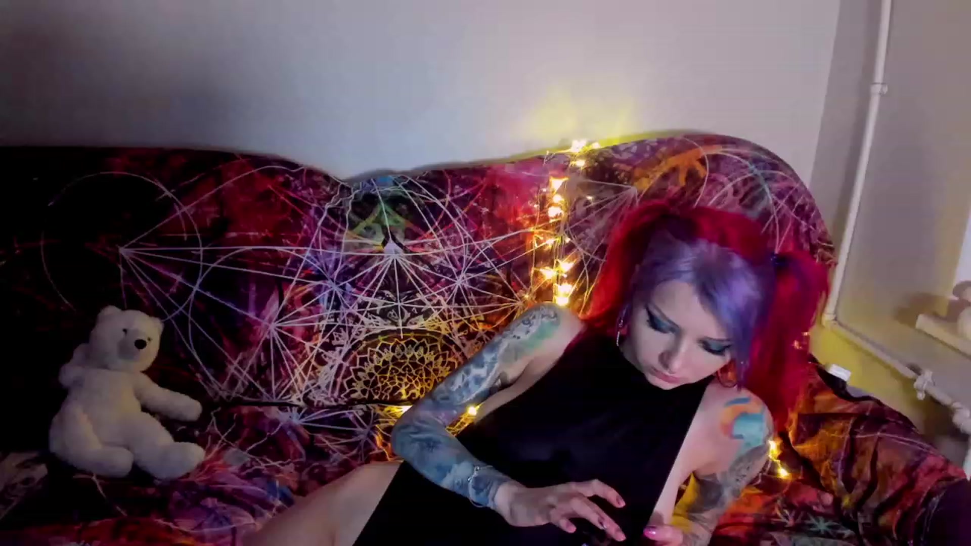 Gallery image thumbnail from LoreLaye1's myfreecams stream on, 11/19/2022, 15:09 image 10 of 20