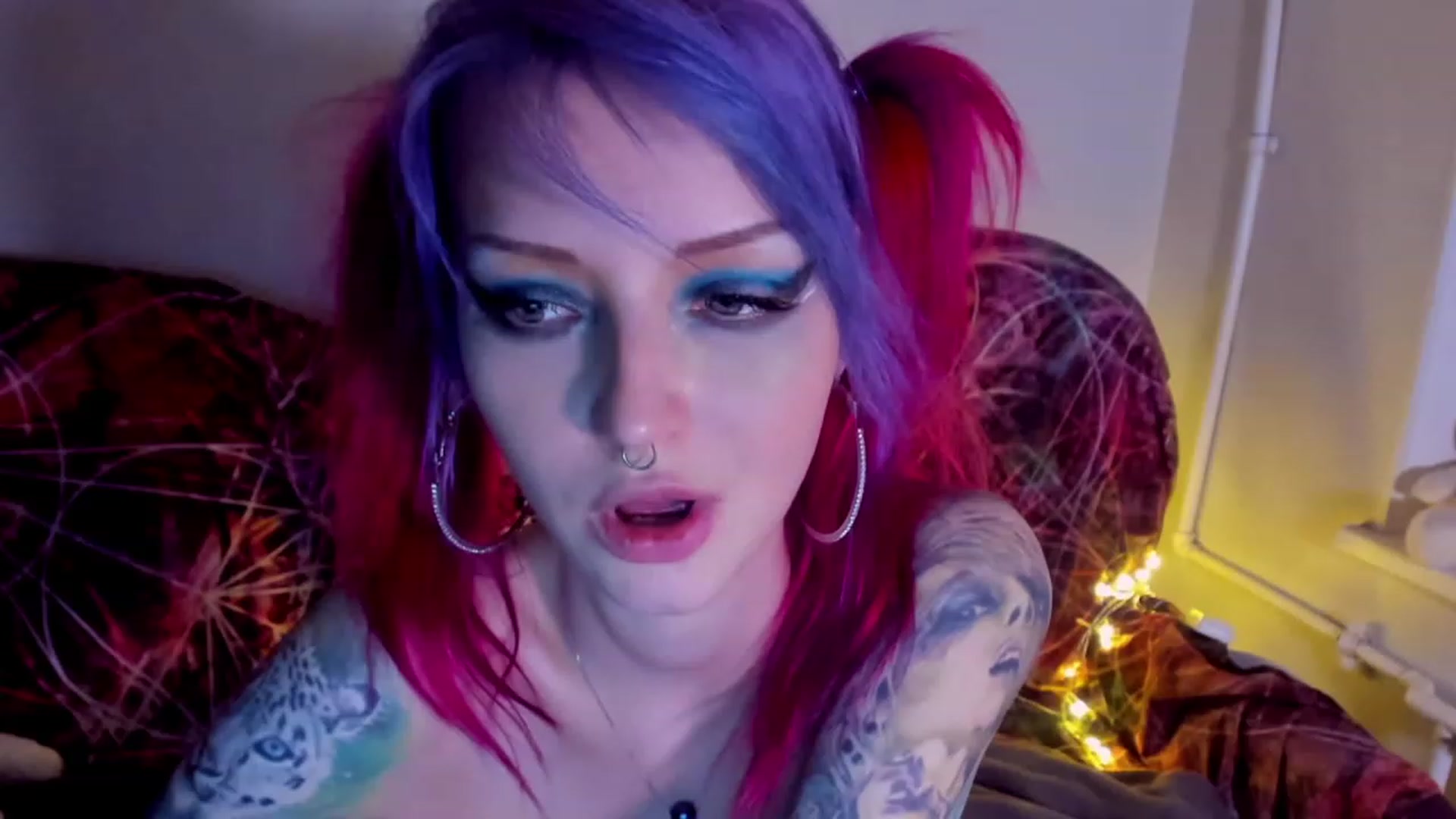Gallery image thumbnail from LoreLaye1's myfreecams stream on, 11/19/2022, 16:19 image 1 of 20