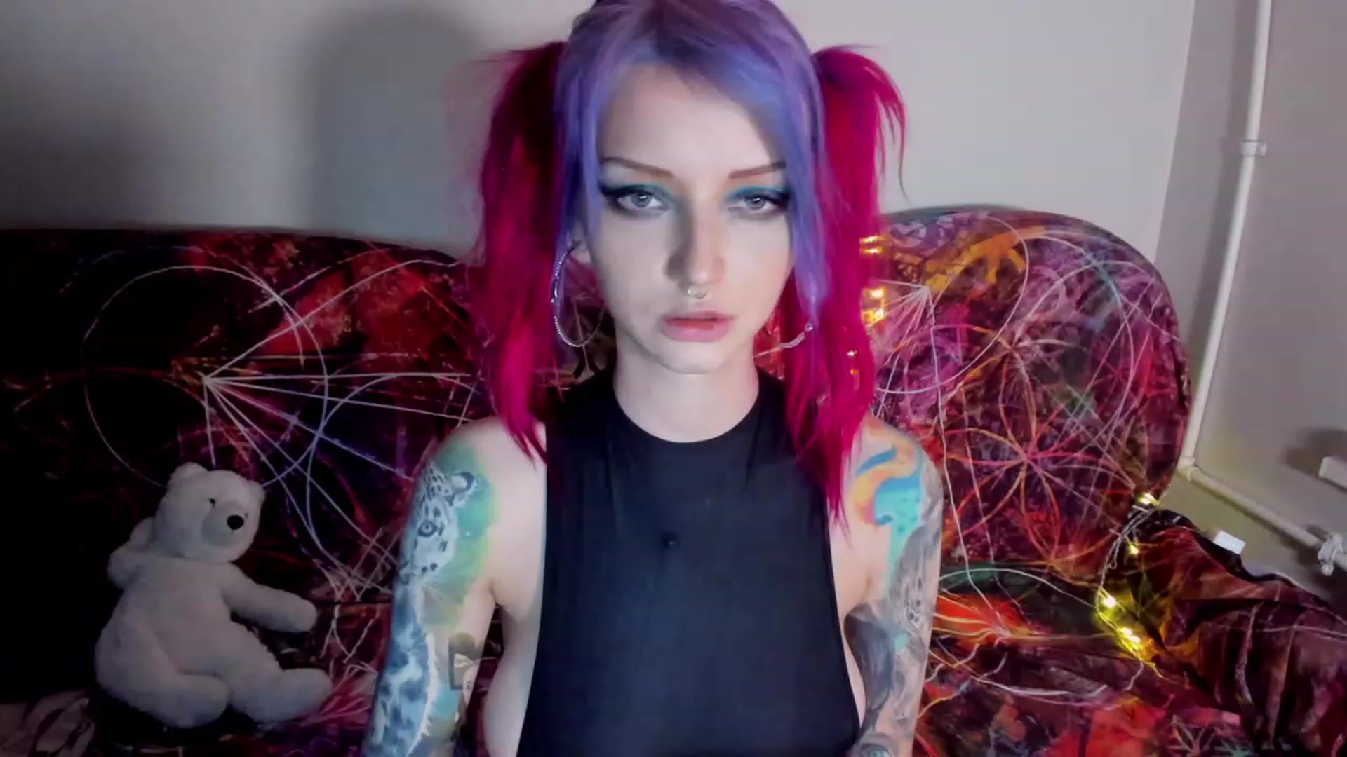 Gallery image thumbnail from LoreLaye1's myfreecams stream on, 11/19/2022, 16:19 image 6 of 20