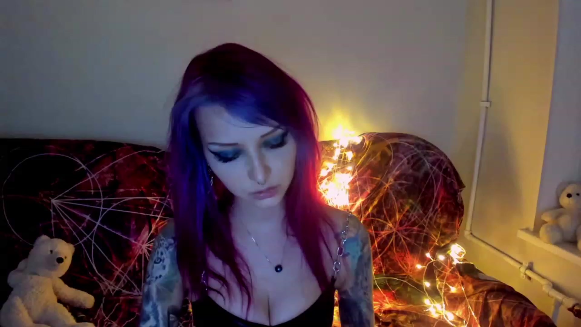Gallery image thumbnail from LoreLaye1's myfreecams stream on, 11/19/2022, 19:22 image 4 of 20