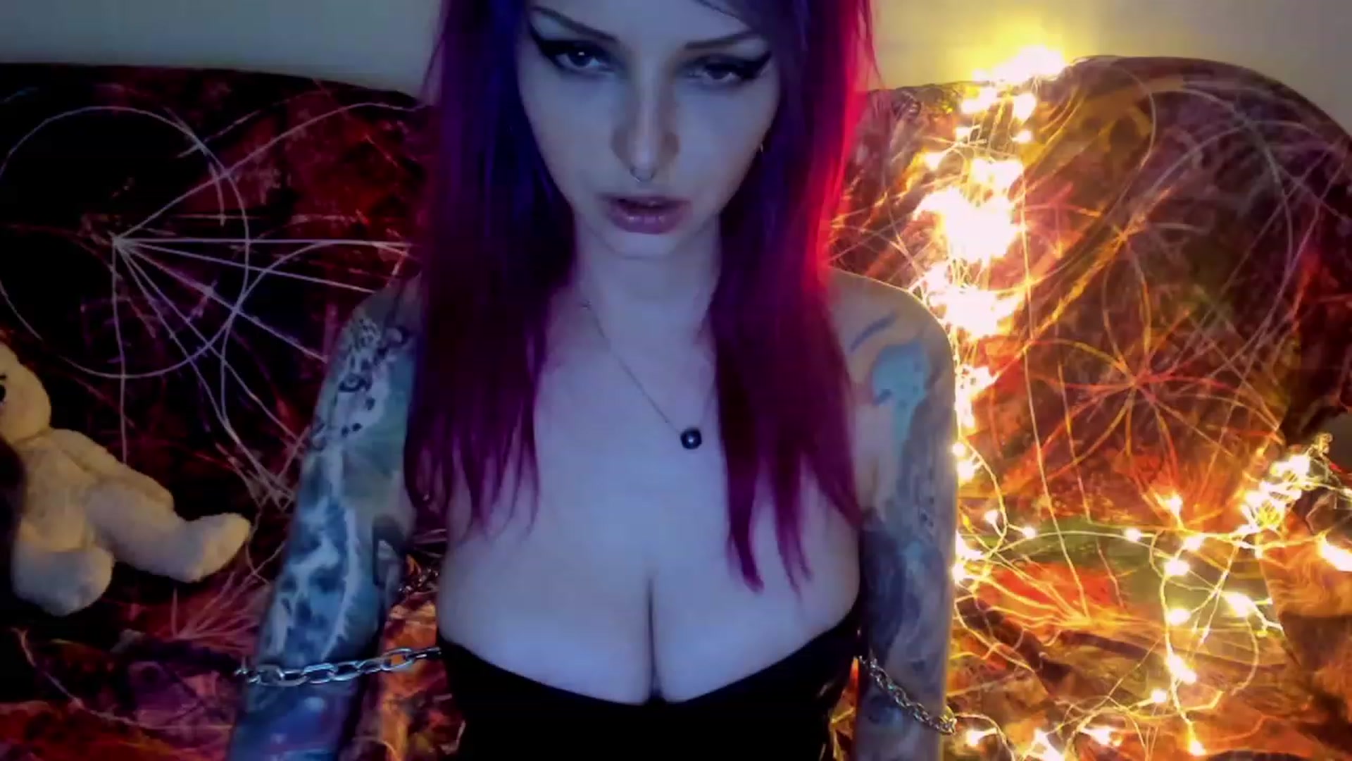 Gallery image thumbnail from LoreLaye1's myfreecams stream on, 11/19/2022, 19:22 image 11 of 20
