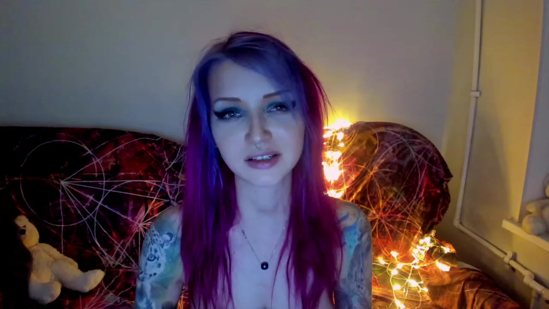 Gallery image thumbnail from LoreLaye1's myfreecams stream on, 11/19/2022, 19:22 image 19 of 20