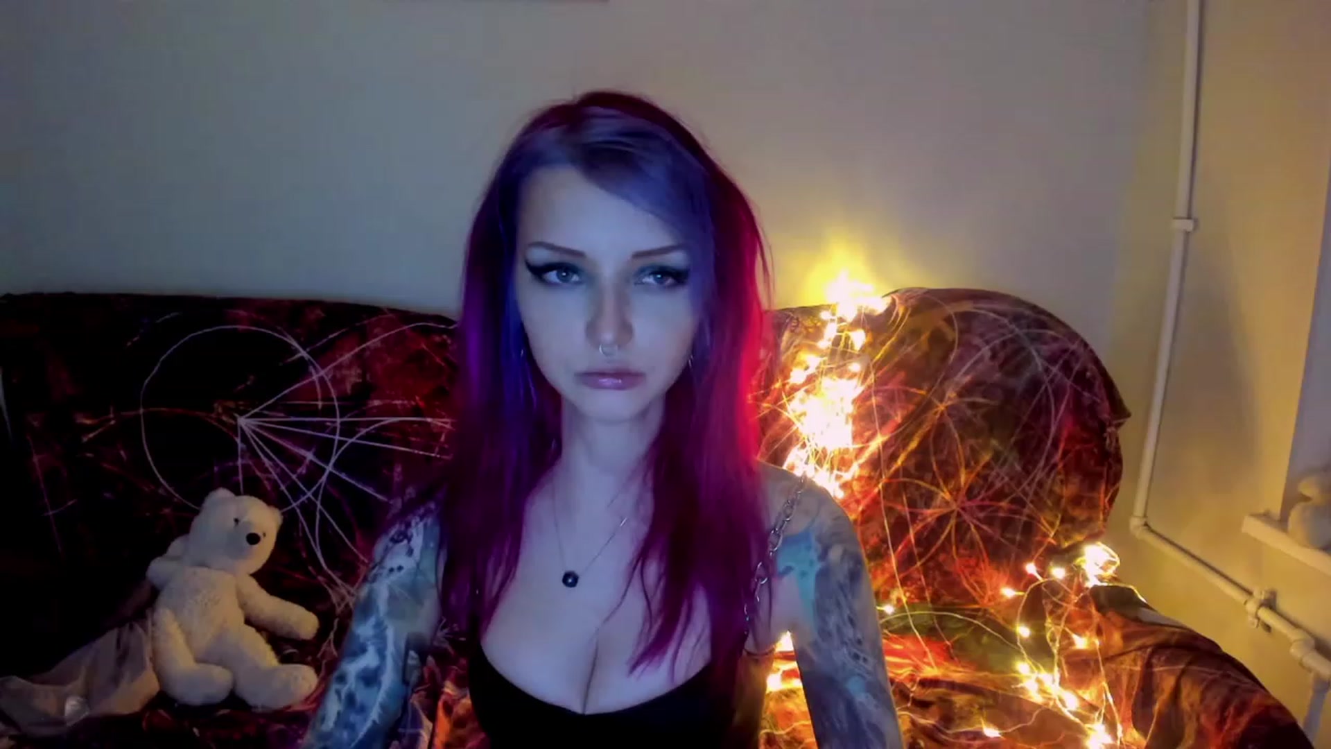 Gallery image thumbnail from LoreLaye1's myfreecams stream on, 11/19/2022, 19:22 image 6 of 20