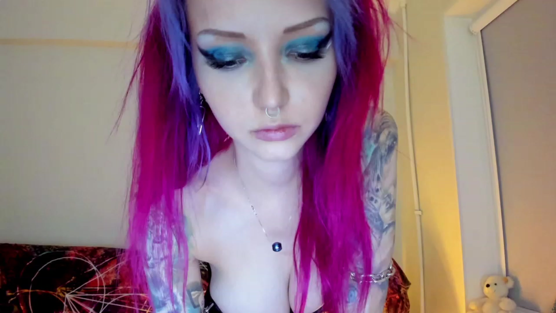 Gallery image thumbnail from LoreLaye1's myfreecams stream on, 11/19/2022, 19:22 image 15 of 20