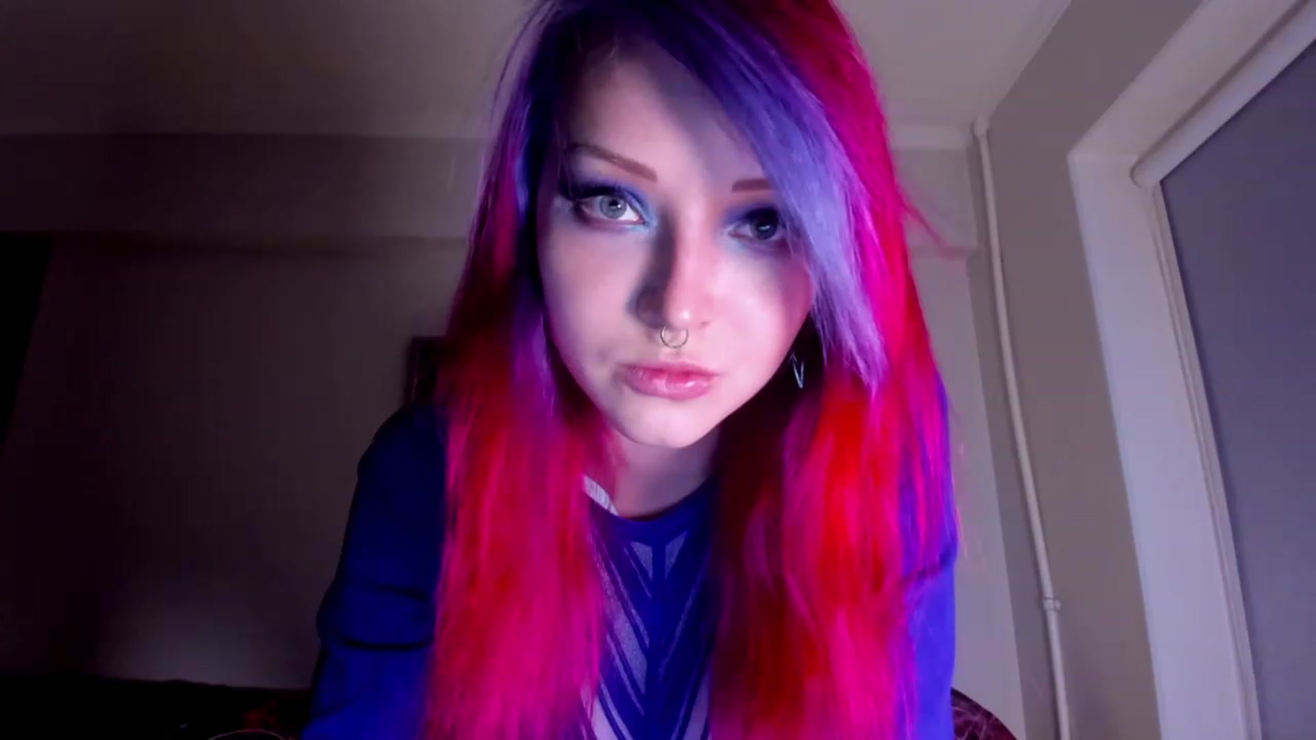 Gallery image thumbnail from LoreLaye1's myfreecams stream on, 12/01/2022, 08:01 image 11 of 20