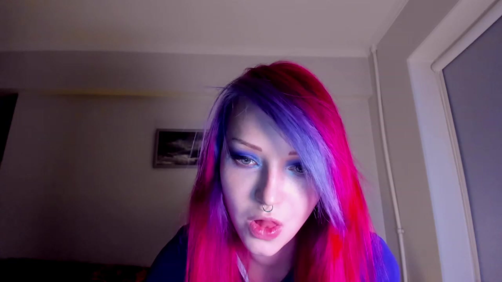 Gallery image thumbnail from LoreLaye1's myfreecams stream on, 12/01/2022, 08:01 image 10 of 20