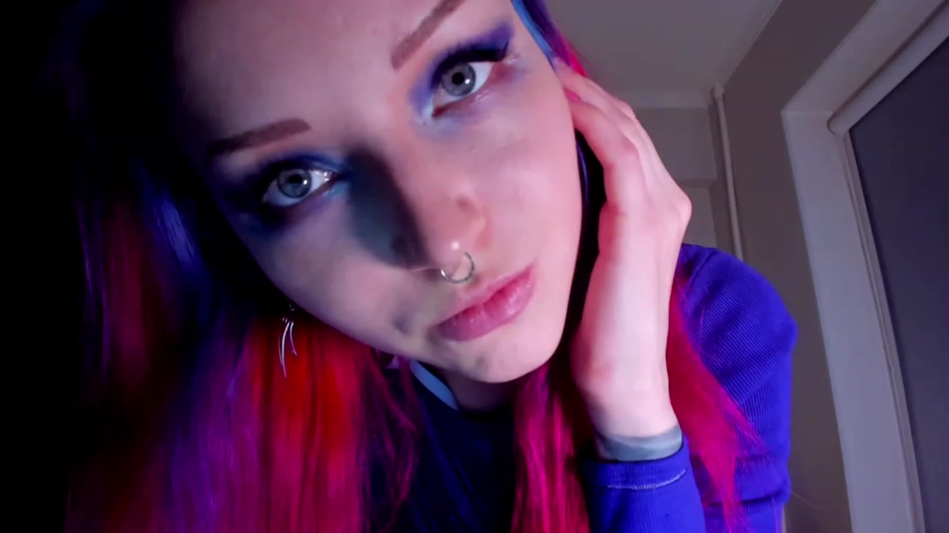 Gallery image thumbnail from LoreLaye1's myfreecams stream on, 12/01/2022, 08:01 image 15 of 20