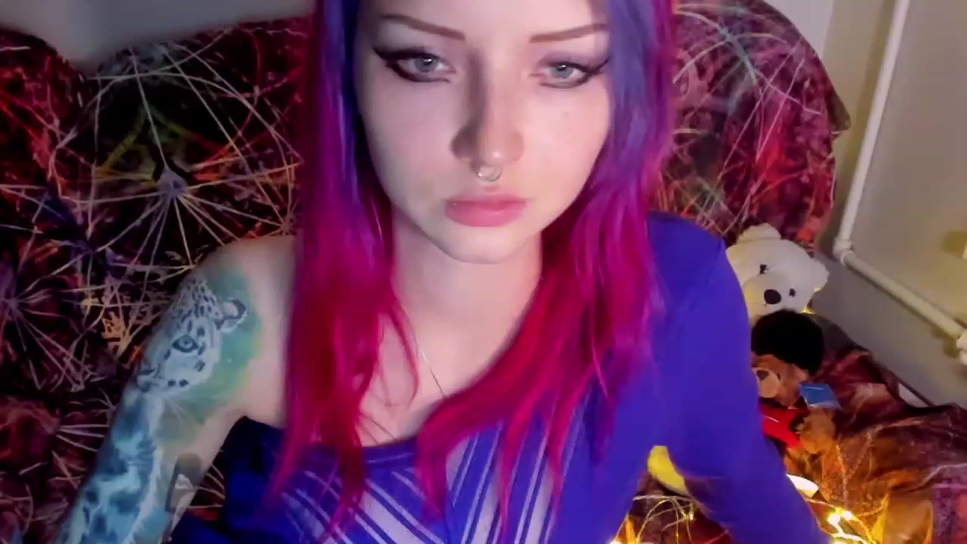Gallery image thumbnail from LoreLaye1's myfreecams stream on, 11/21/2022, 18:18 image 16 of 20