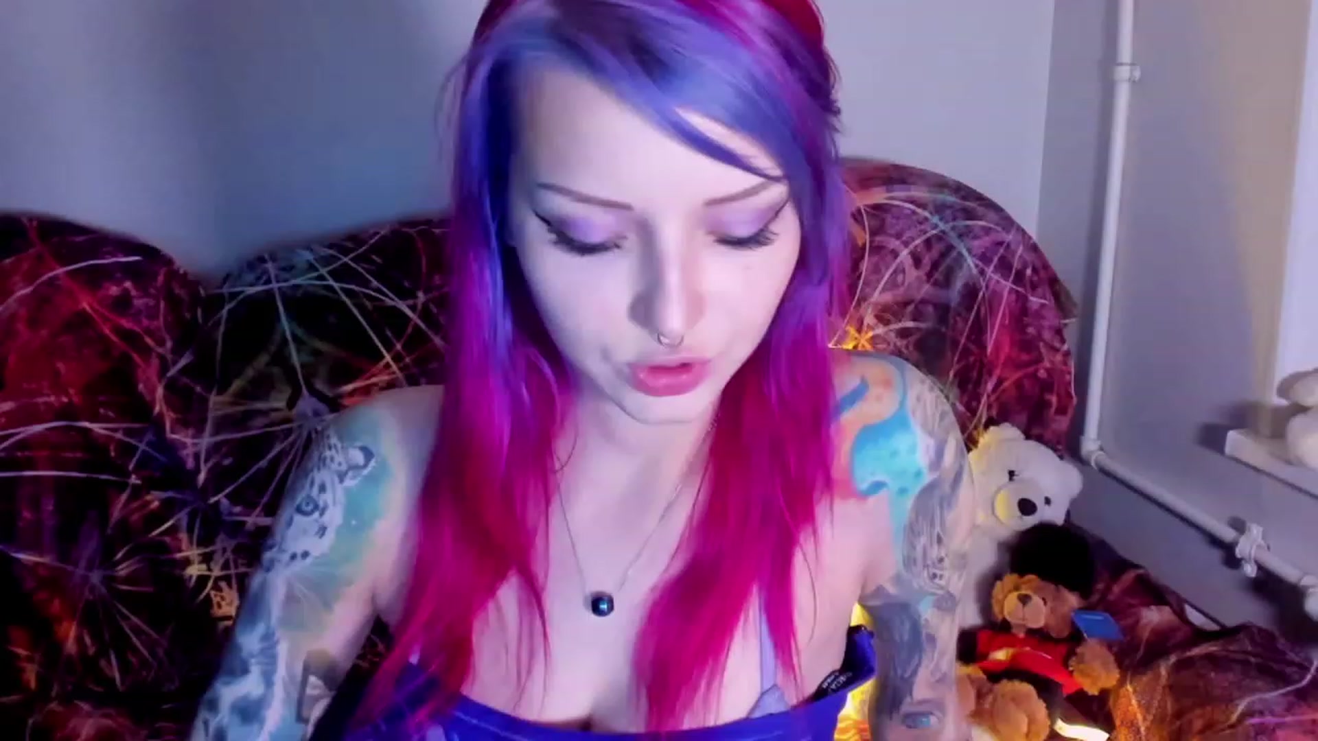 Gallery image thumbnail from LoreLaye1's myfreecams stream on, 11/21/2022, 18:18 image 8 of 20
