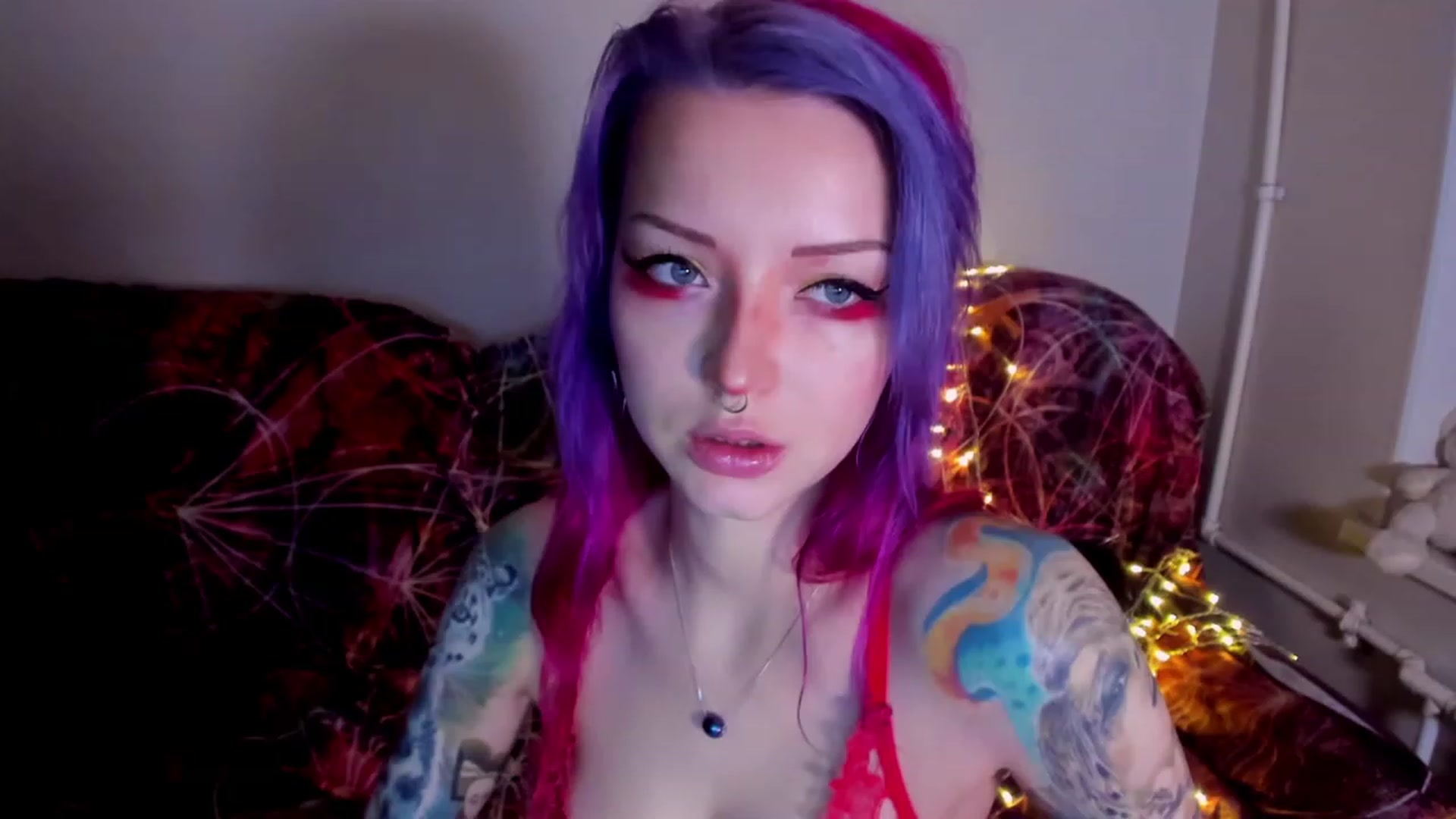 Gallery image thumbnail from LoreLaye1's myfreecams stream on, 11/22/2022, 04:44 image 8 of 20