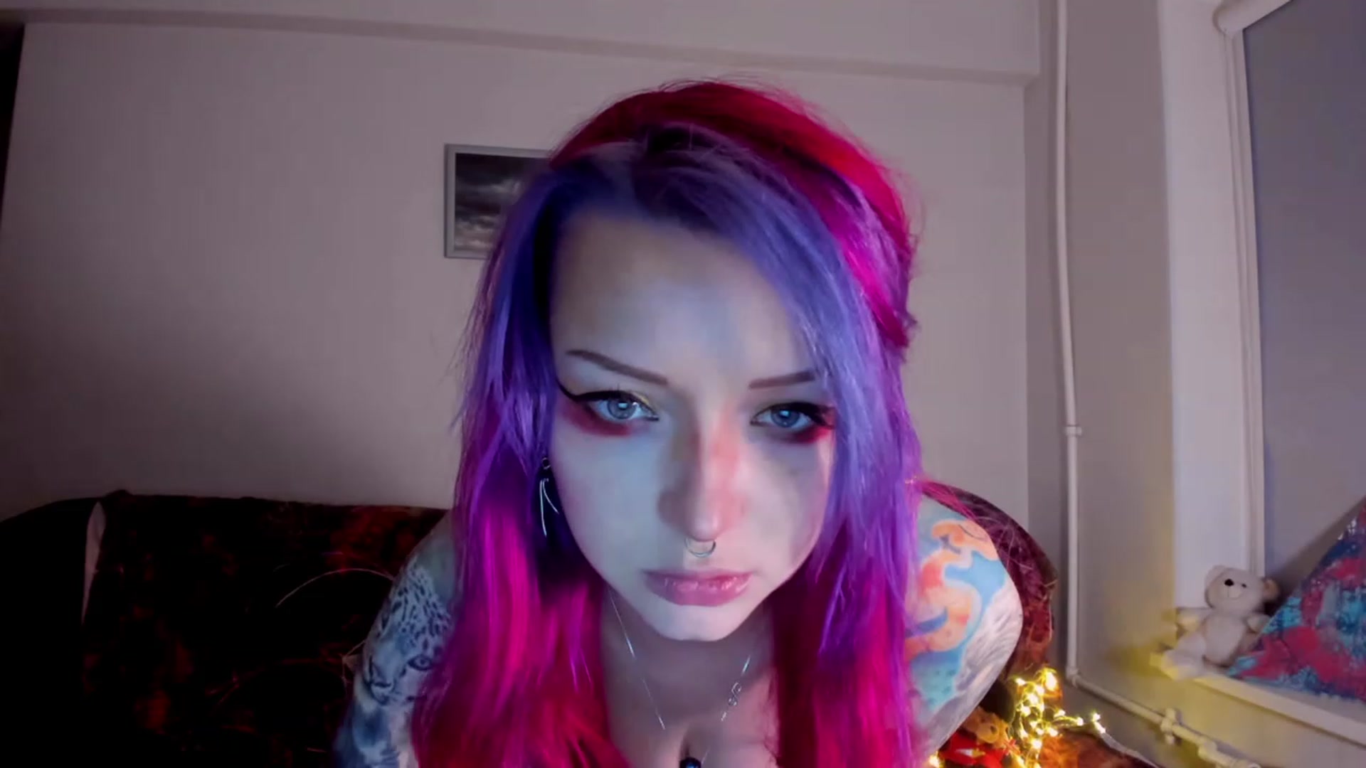 Gallery image thumbnail from LoreLaye1's myfreecams stream on, 11/22/2022, 08:02 image 8 of 20