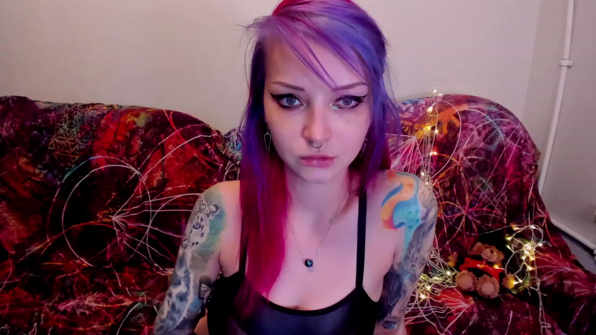 Gallery image thumbnail from LoreLaye1's myfreecams stream on, 11/23/2022, 08:10 image 14 of 20