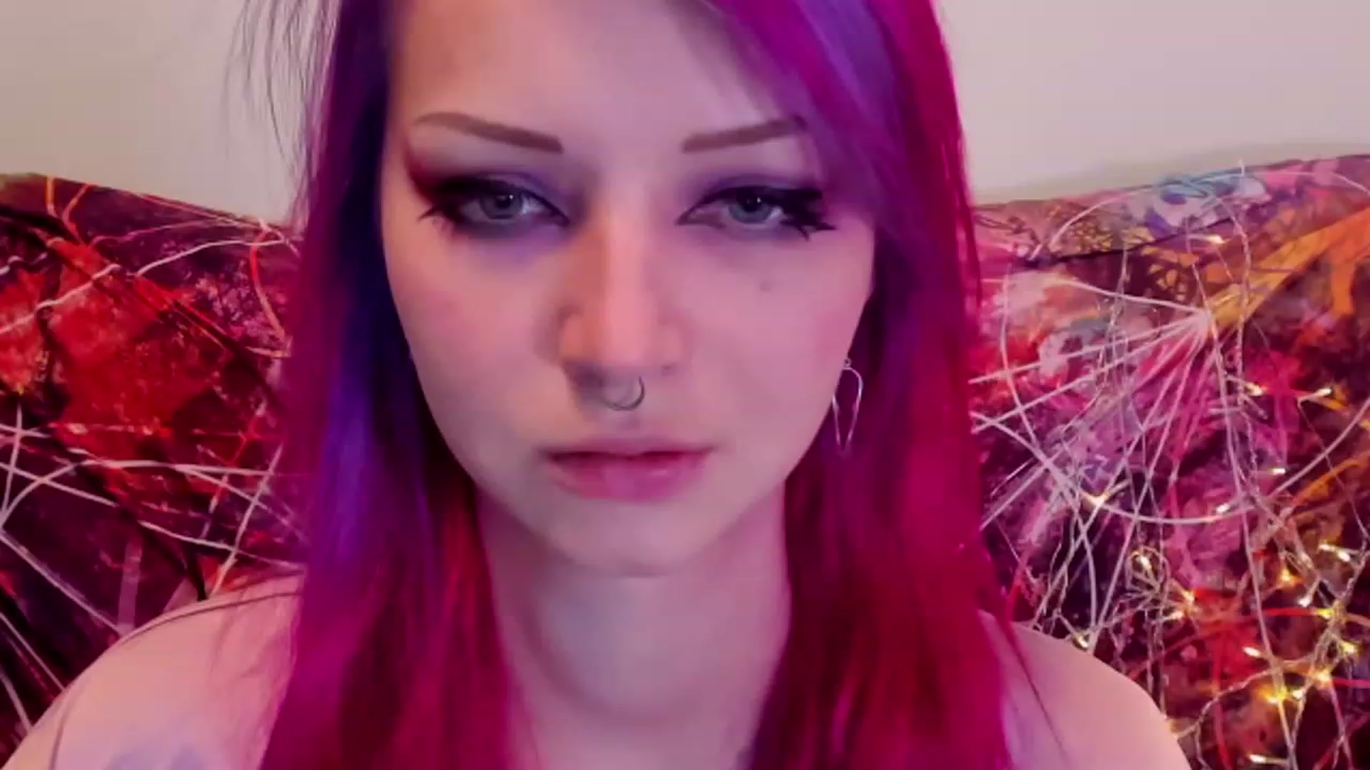 Gallery image thumbnail from LoreLaye1's myfreecams stream on, 11/26/2022, 14:36 image 11 of 20