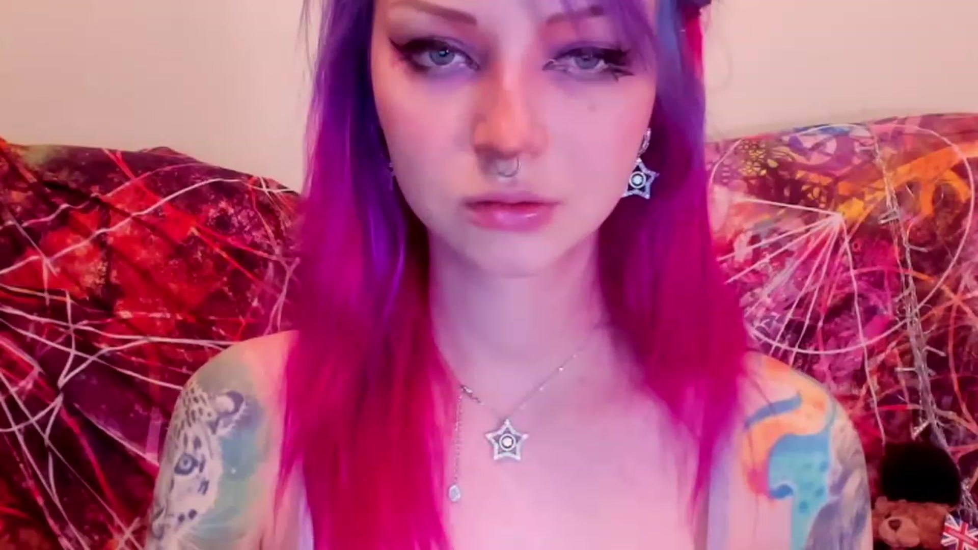 Gallery image thumbnail from LoreLaye1's myfreecams stream on, 11/26/2022, 22:35 image 15 of 20