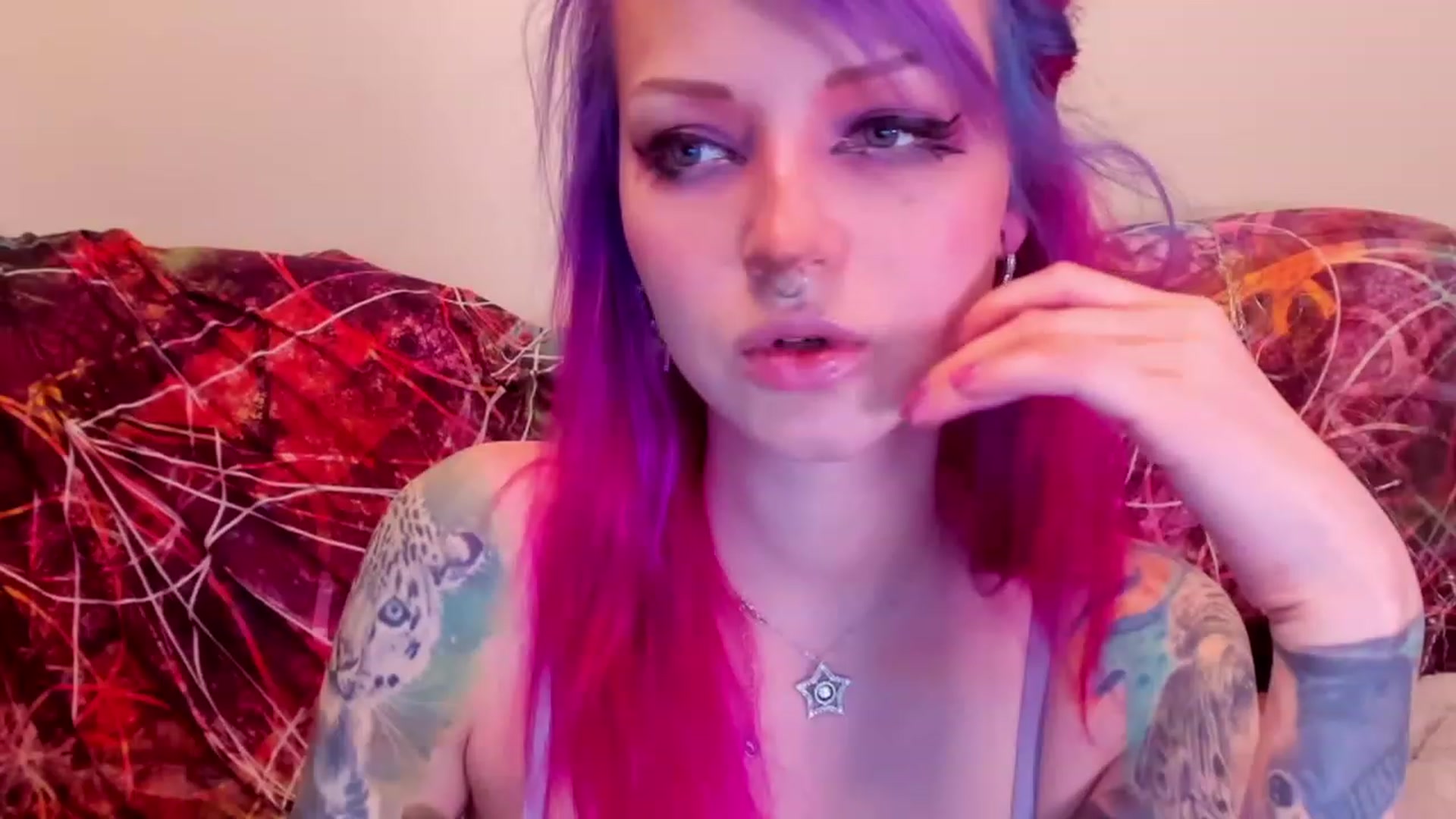 Gallery image thumbnail from LoreLaye1's myfreecams stream on, 11/26/2022, 22:35 image 17 of 20